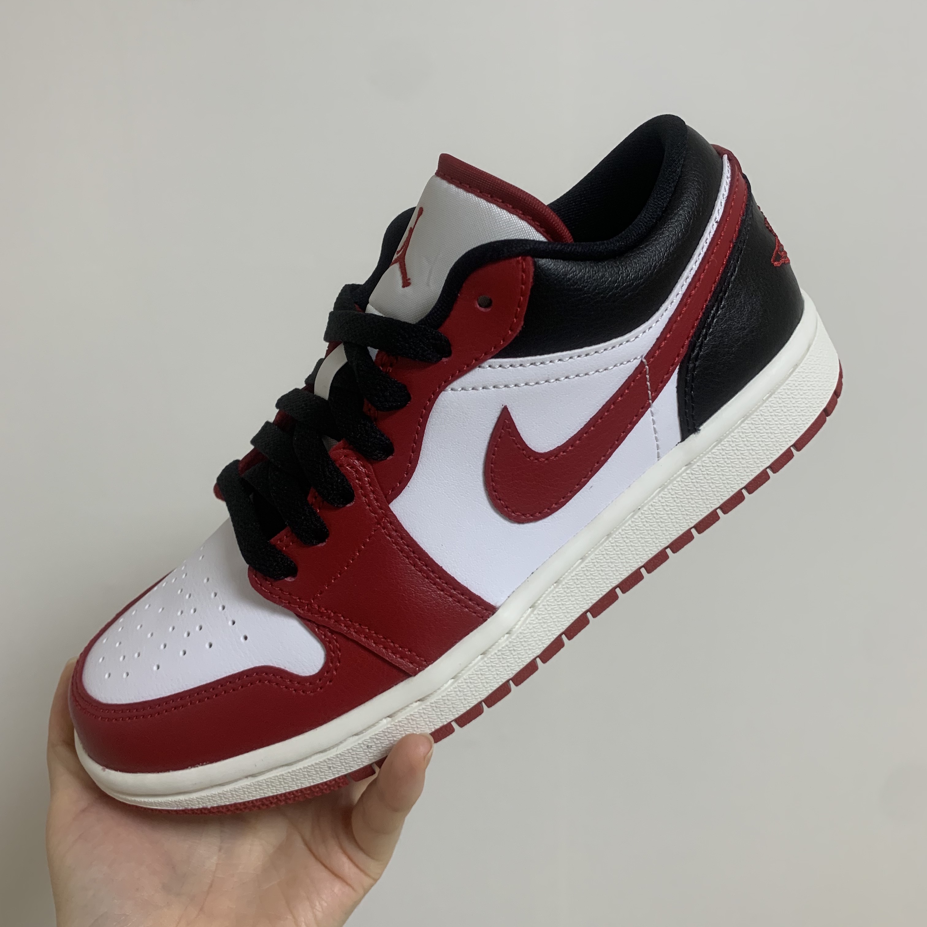 (W) Jordan 1 Low White Gym Red 착용 스타일 - 2