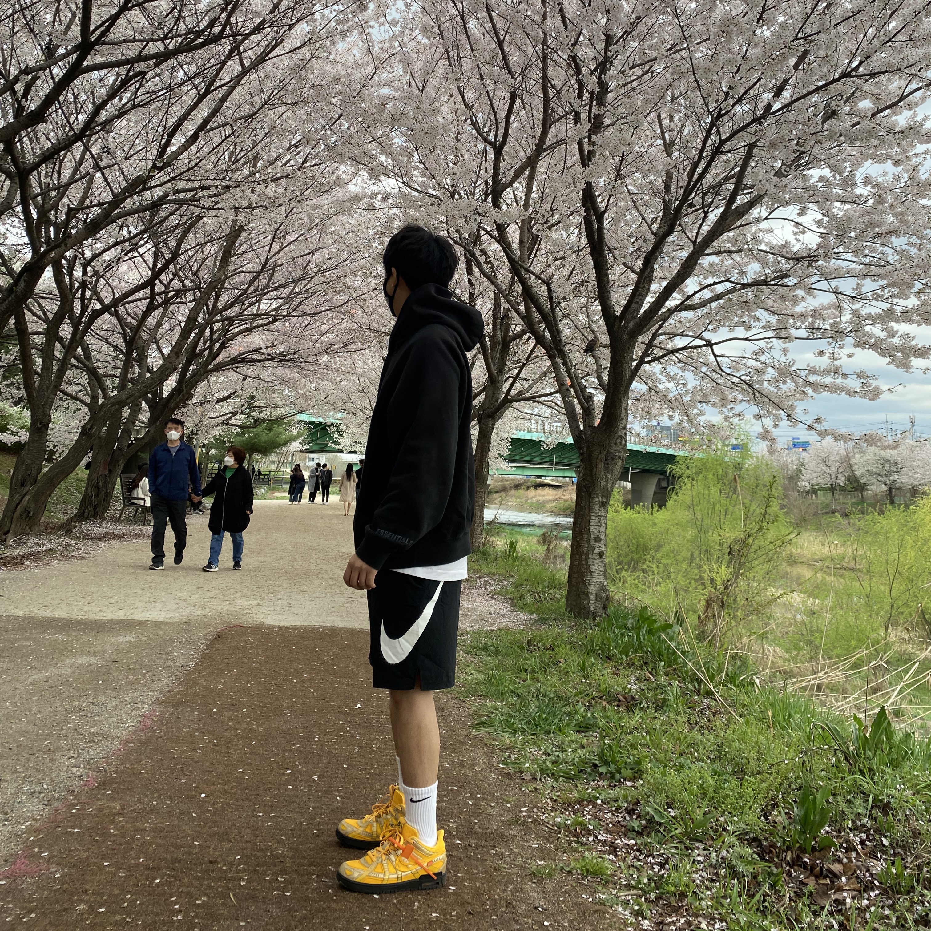 Nike x Off-White Air Rubber Dunk University Gold, Essentials 3D Silicon Applique Pullover Hoodie Dark Slate/Black 2020 착용 스타일