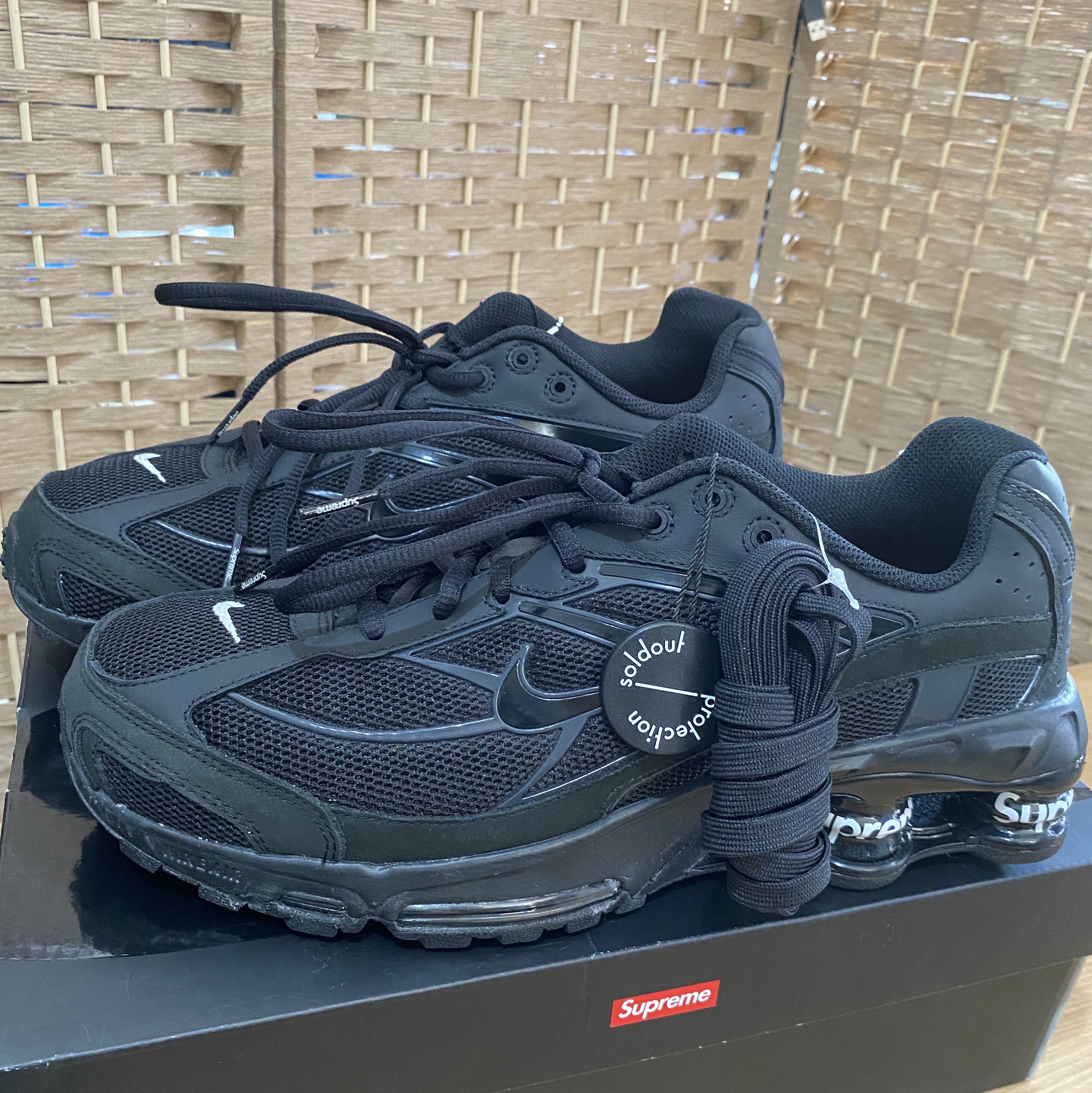 Nike x Supreme Shox Ride 2 SP Black, Nike x Supreme Shox Ride 2 SP White 착용 스타일