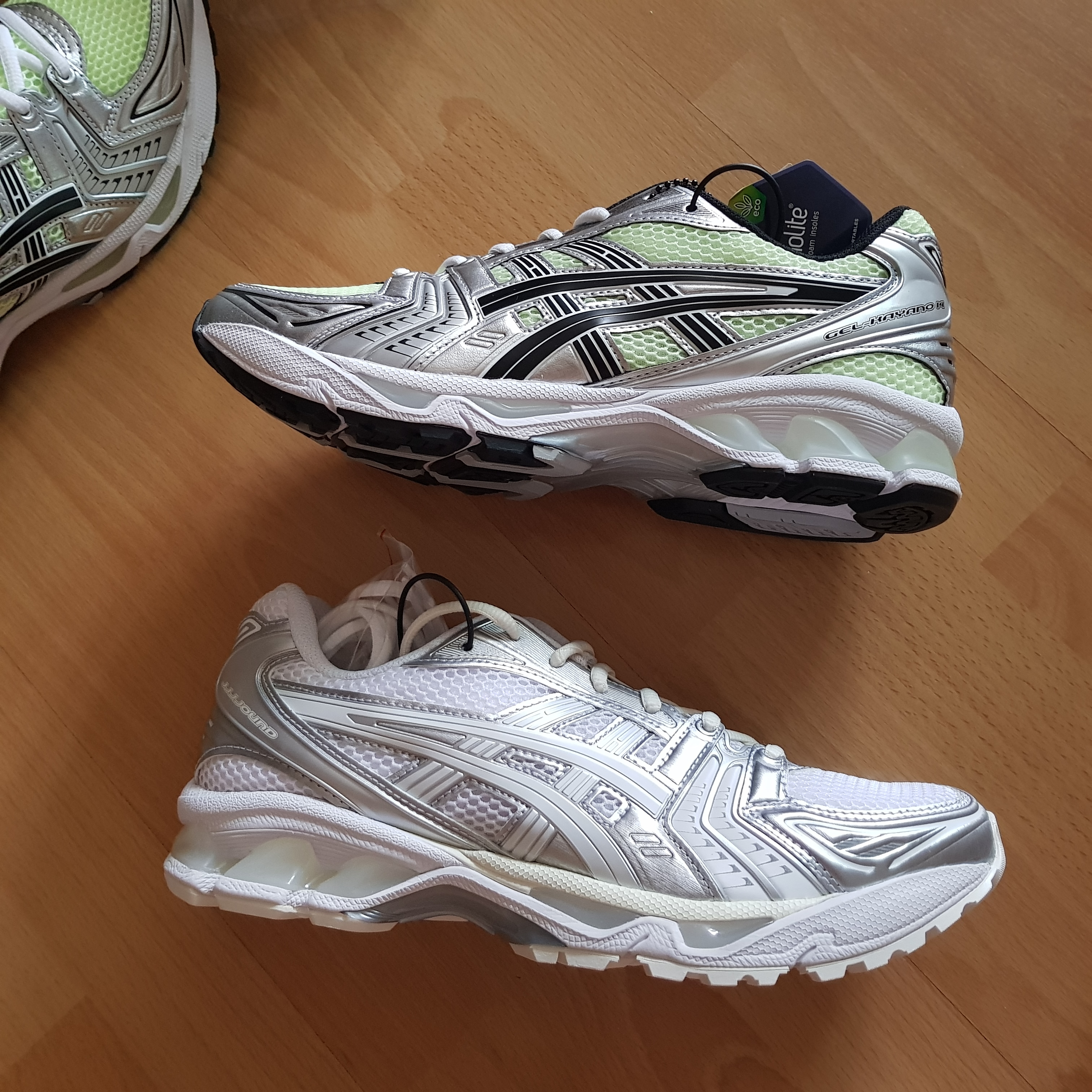 Asics x JJJJound Gel-Kayano 14 Silver White, Asics Gel-Kayano 14 Illuminate Yellow Black 착용 스타일 - 1