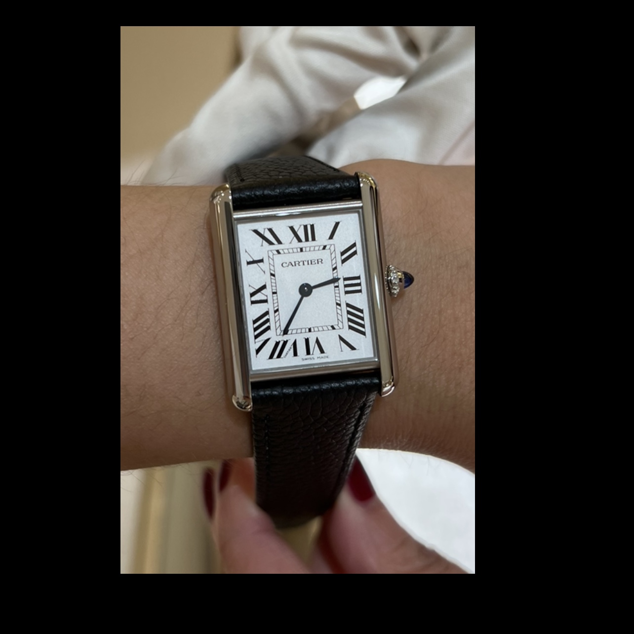 Cartier Tank Must Watch Large Quartz Steel Calfskin Black 착용 스타일
