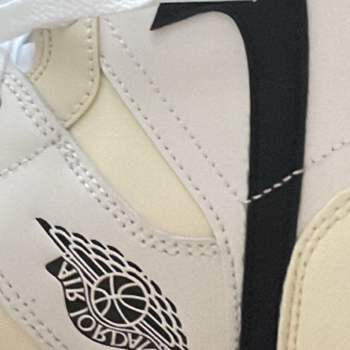 (W) Jordan 1 Mid Coconut Milk 착용 스타일 - 2