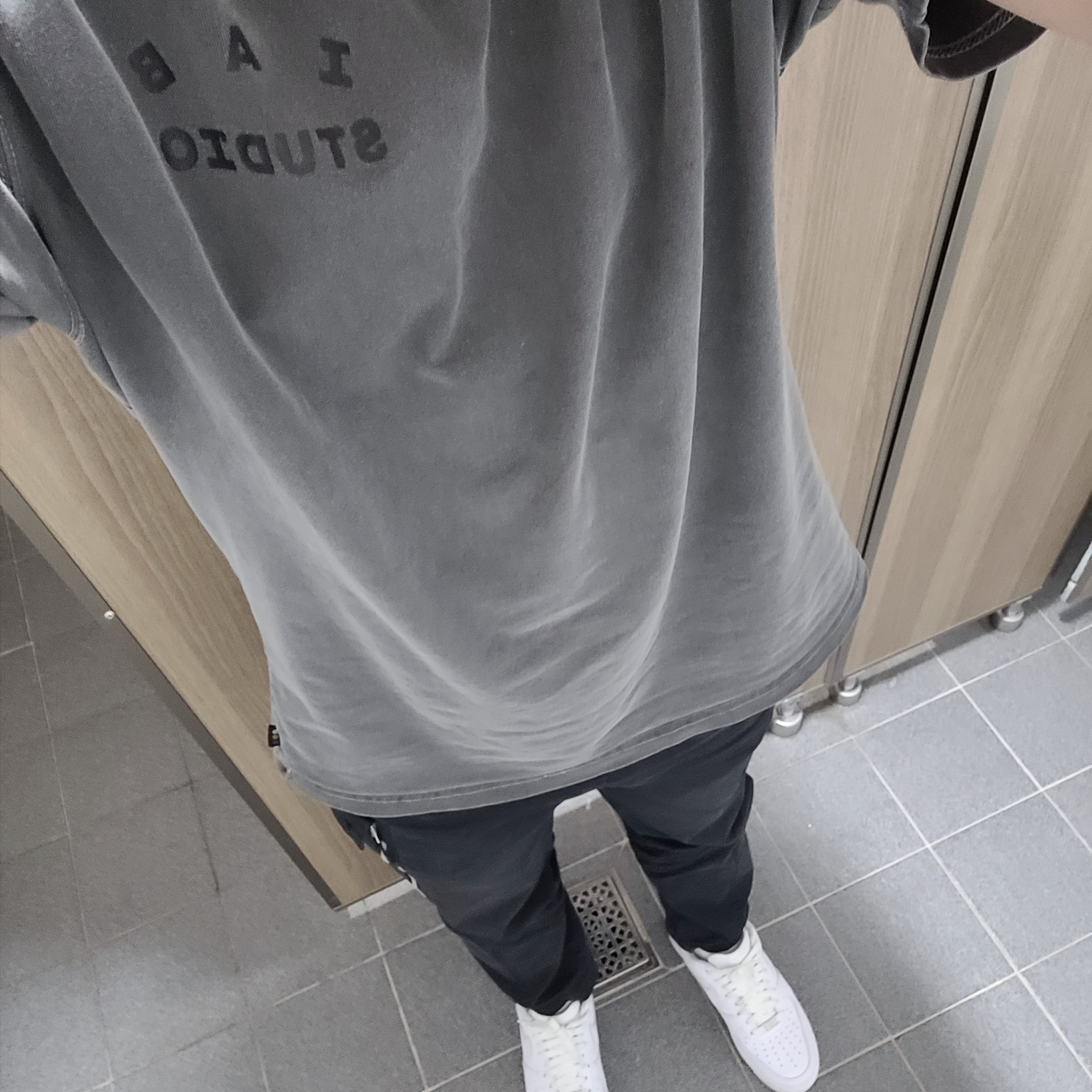IAB Studio Pigment T-Shirt Black, Nike Air Force 1 '07 Low White 착용 스타일