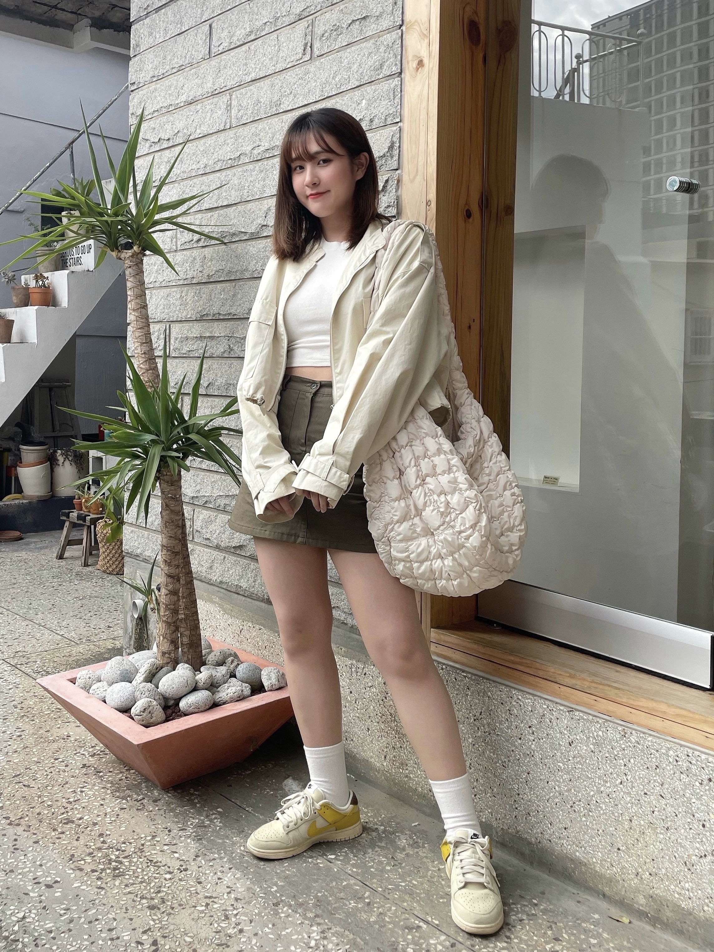 COS Quilted Oversized Shoulder Bag Off White Light Beige, (W) Nike Dunk Low LX Banana 착용 스타일