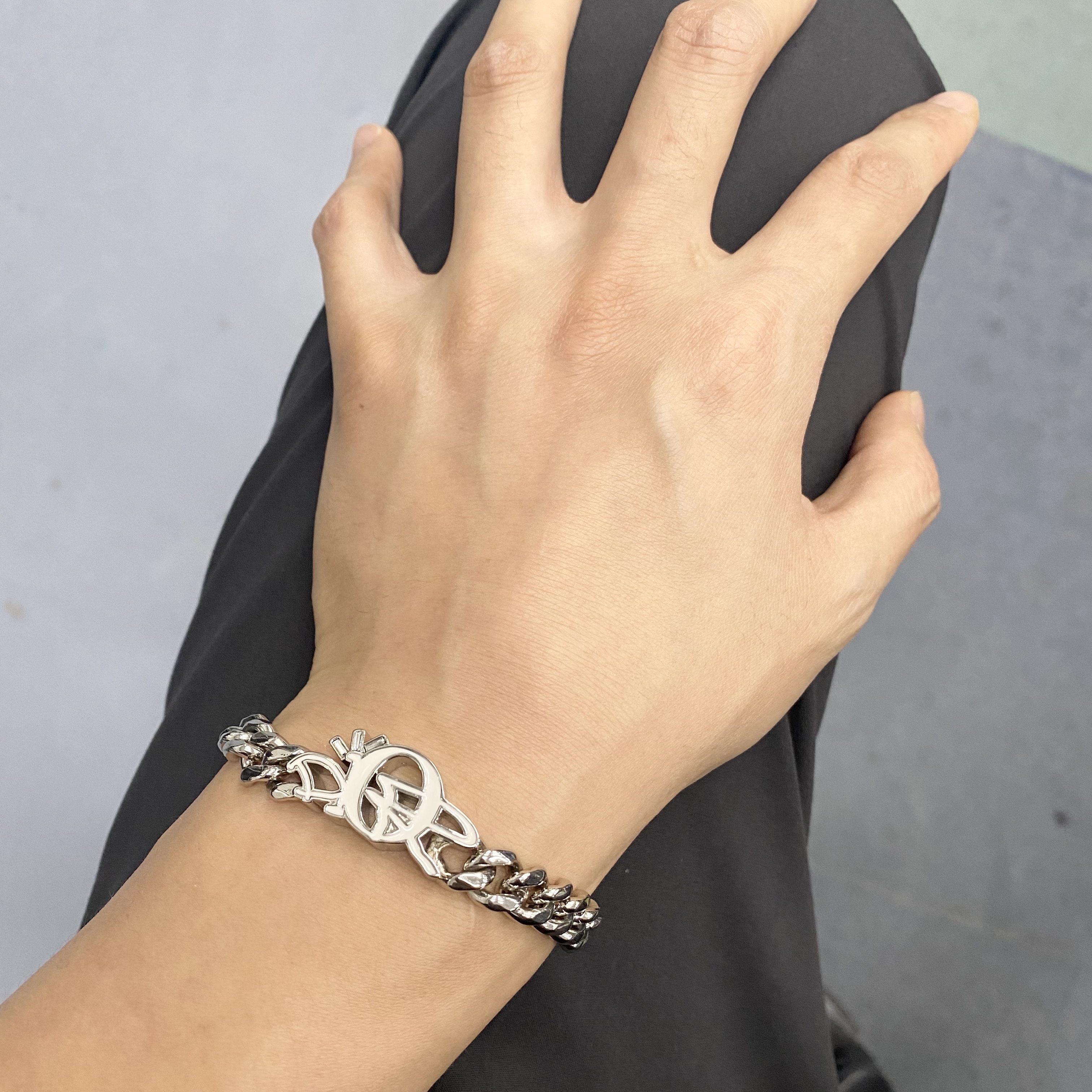 Dior x Cactus Jack Chain Link Bracelet Silver 착용 스타일