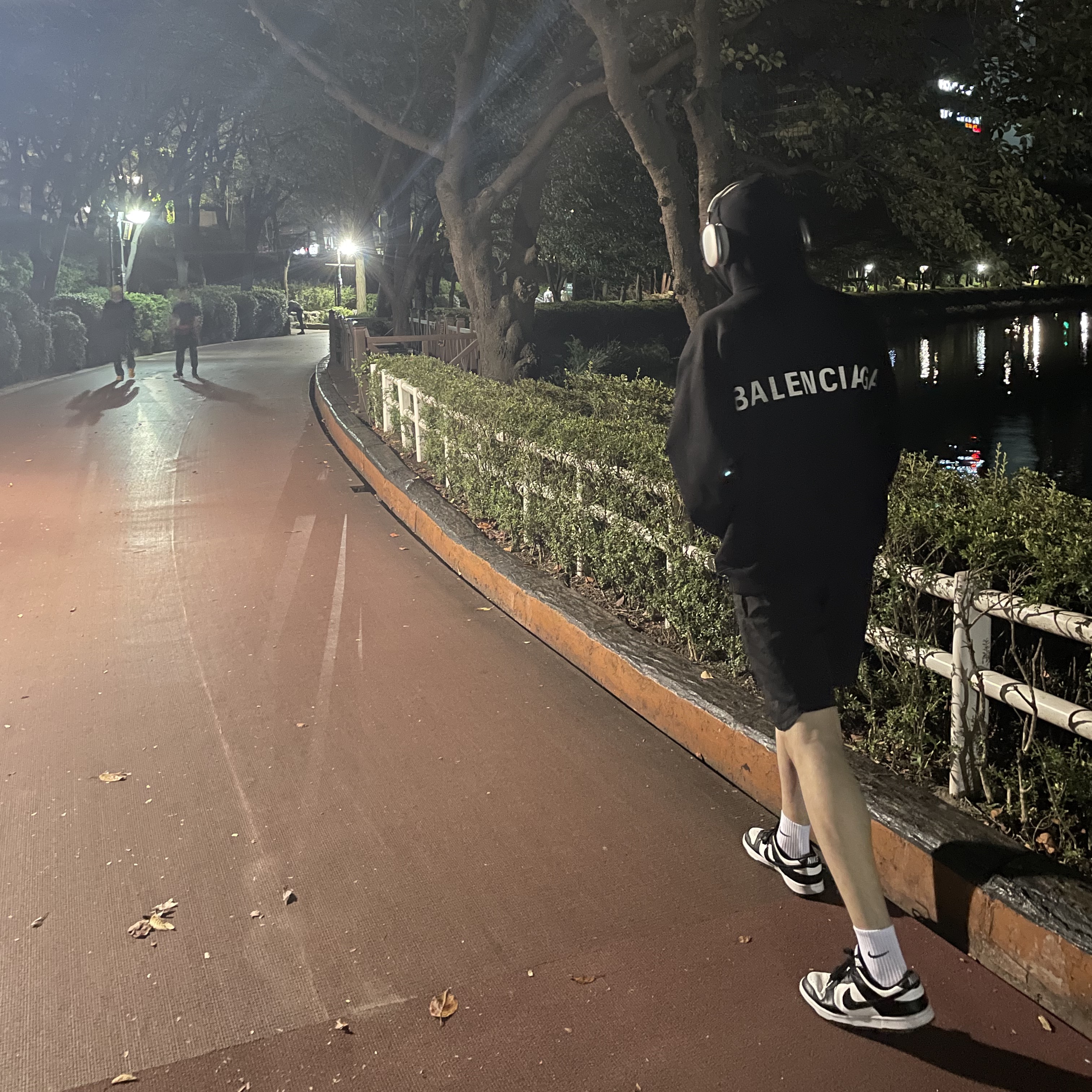 Nike Dunk Low Retro Black, Apple AirPods Max Lightning Silver (Korean Ver.) 착용 스타일