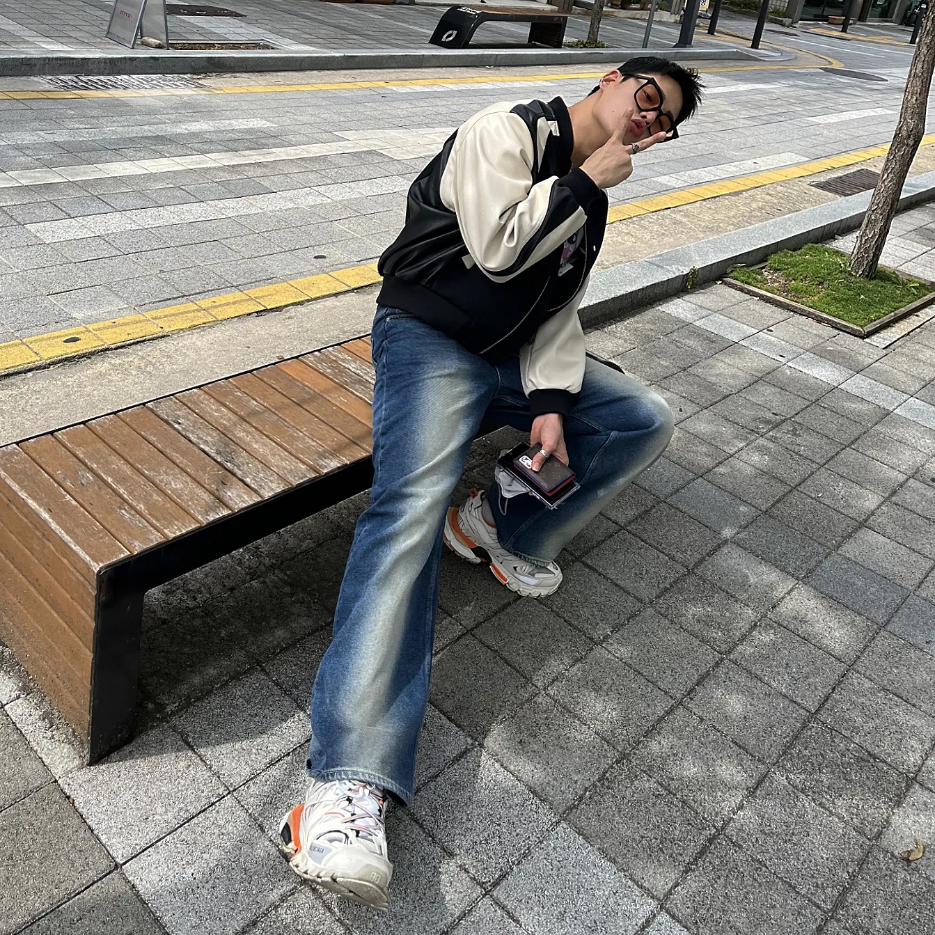Balenciaga Track Sneakers White Orange 2019 착용 스타일 - 3