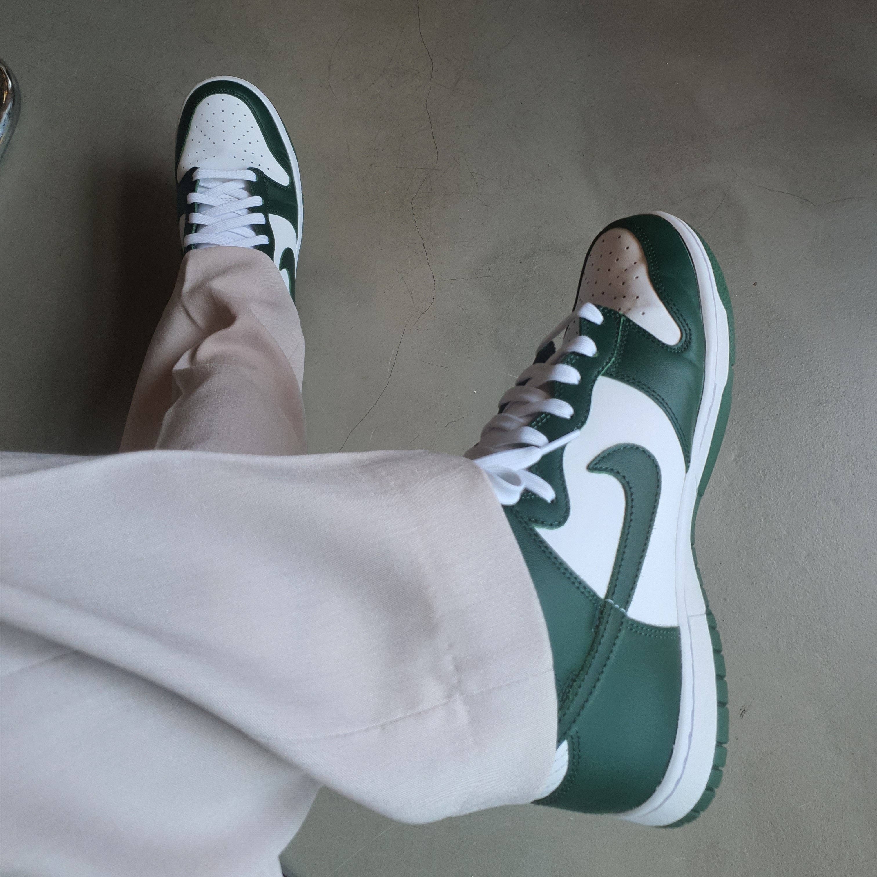 Nike Dunk High Retro Noble Green 착용 스타일 - 2