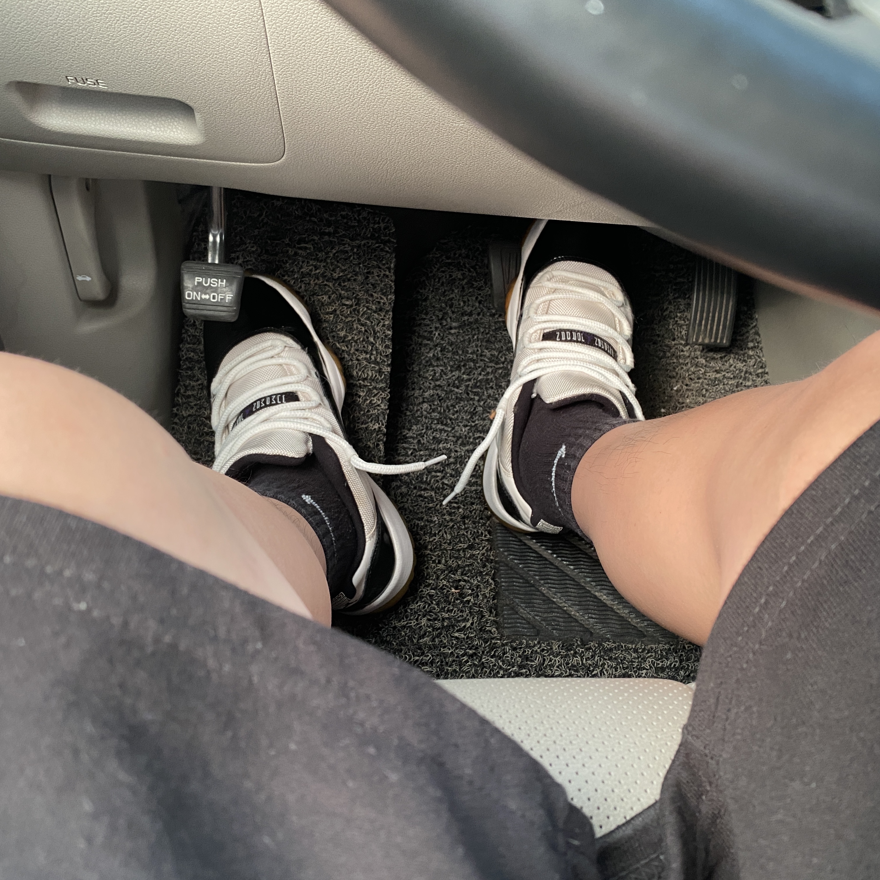 Jordan 11 Retro Low Concord 착용 스타일 - 2