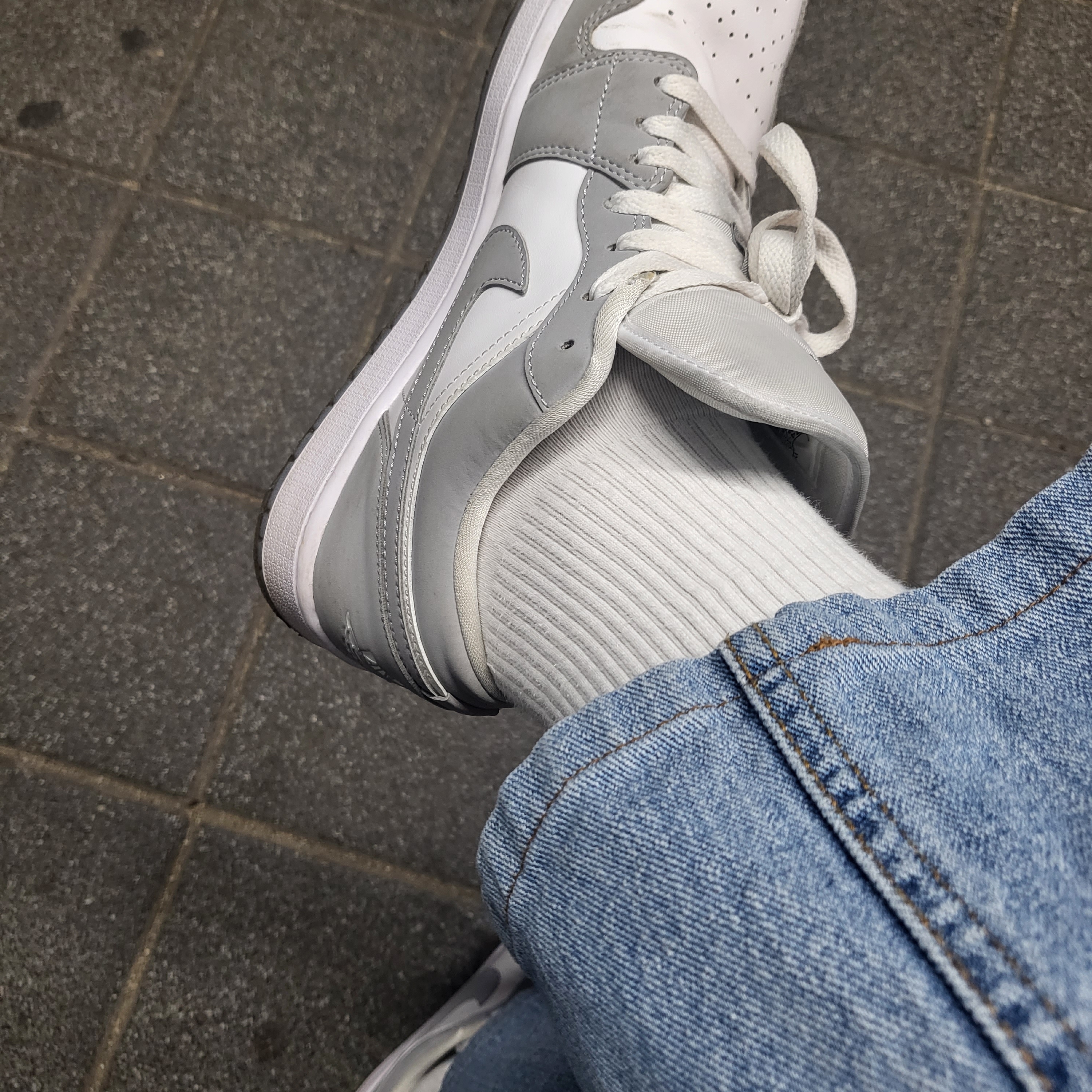 (W) Jordan 1 Low White Wolf Grey 착용 스타일