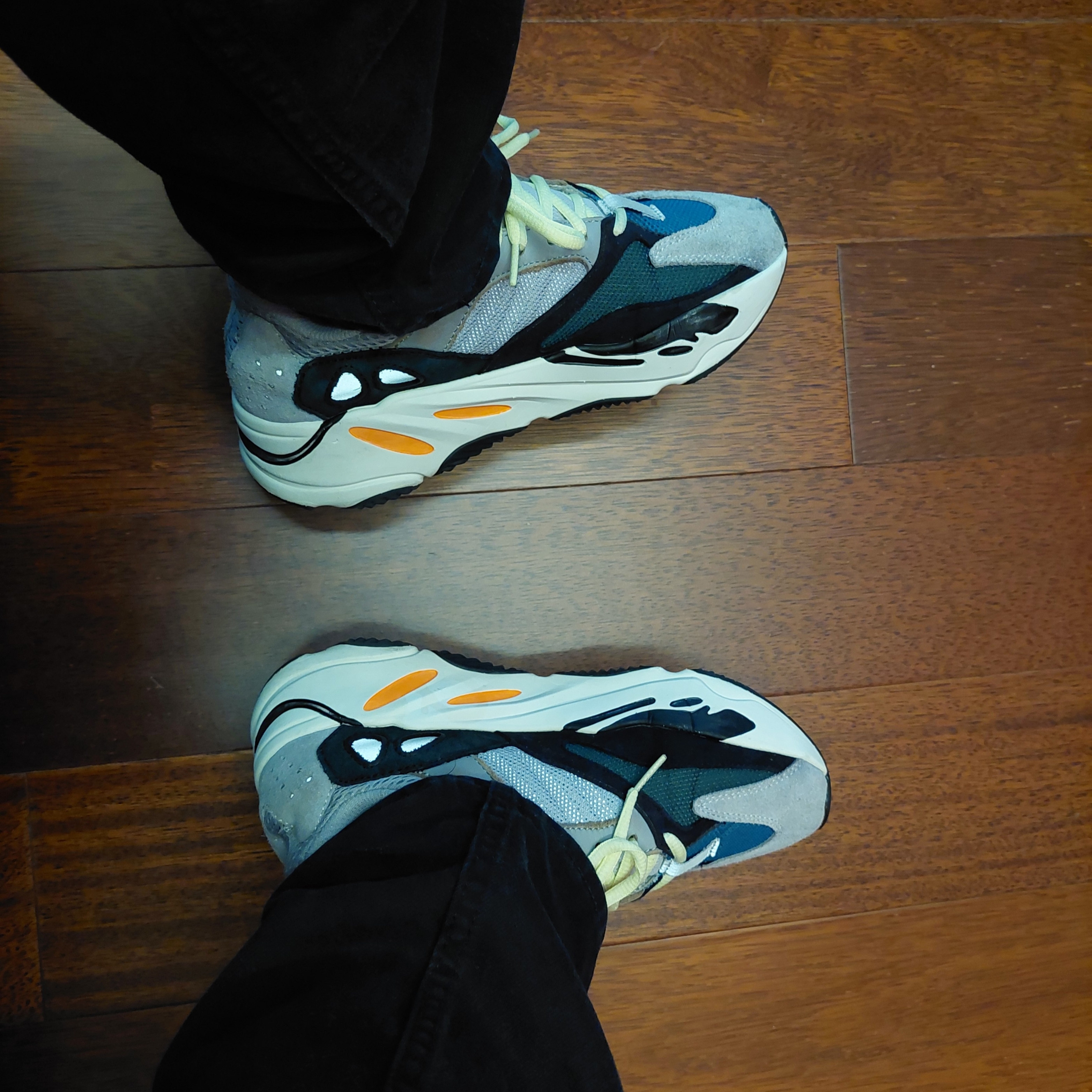 Adidas Yeezy Boost 700 Wave Runner Solid Grey 2021/2022 착용 스타일 - 1