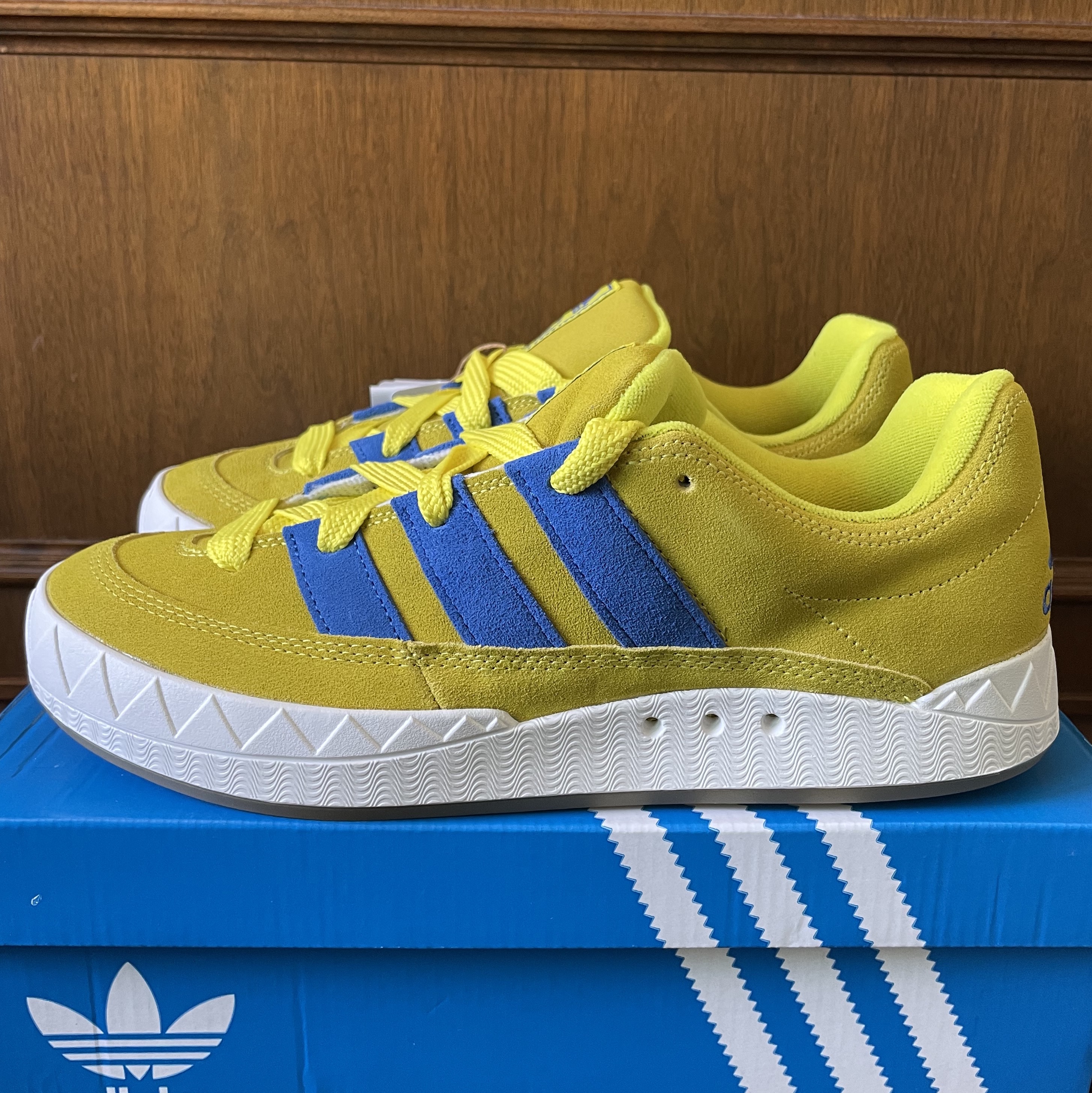 Adidas Adimatic Bright Yellow Blue 착용 스타일 - 1