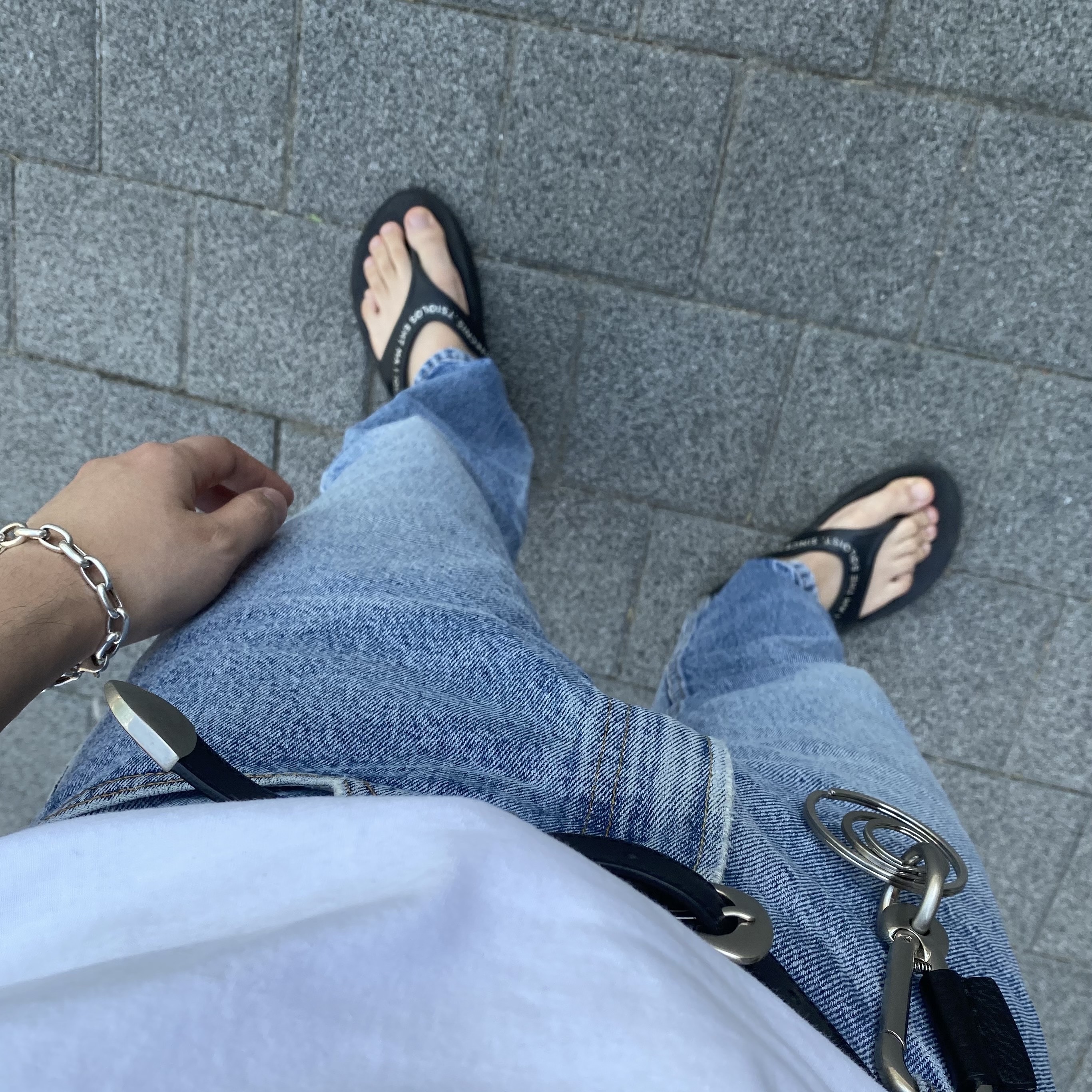 Oofos x Takahiromiyashita The Soloist Signature Flip-Flop Black White 착용 스타일