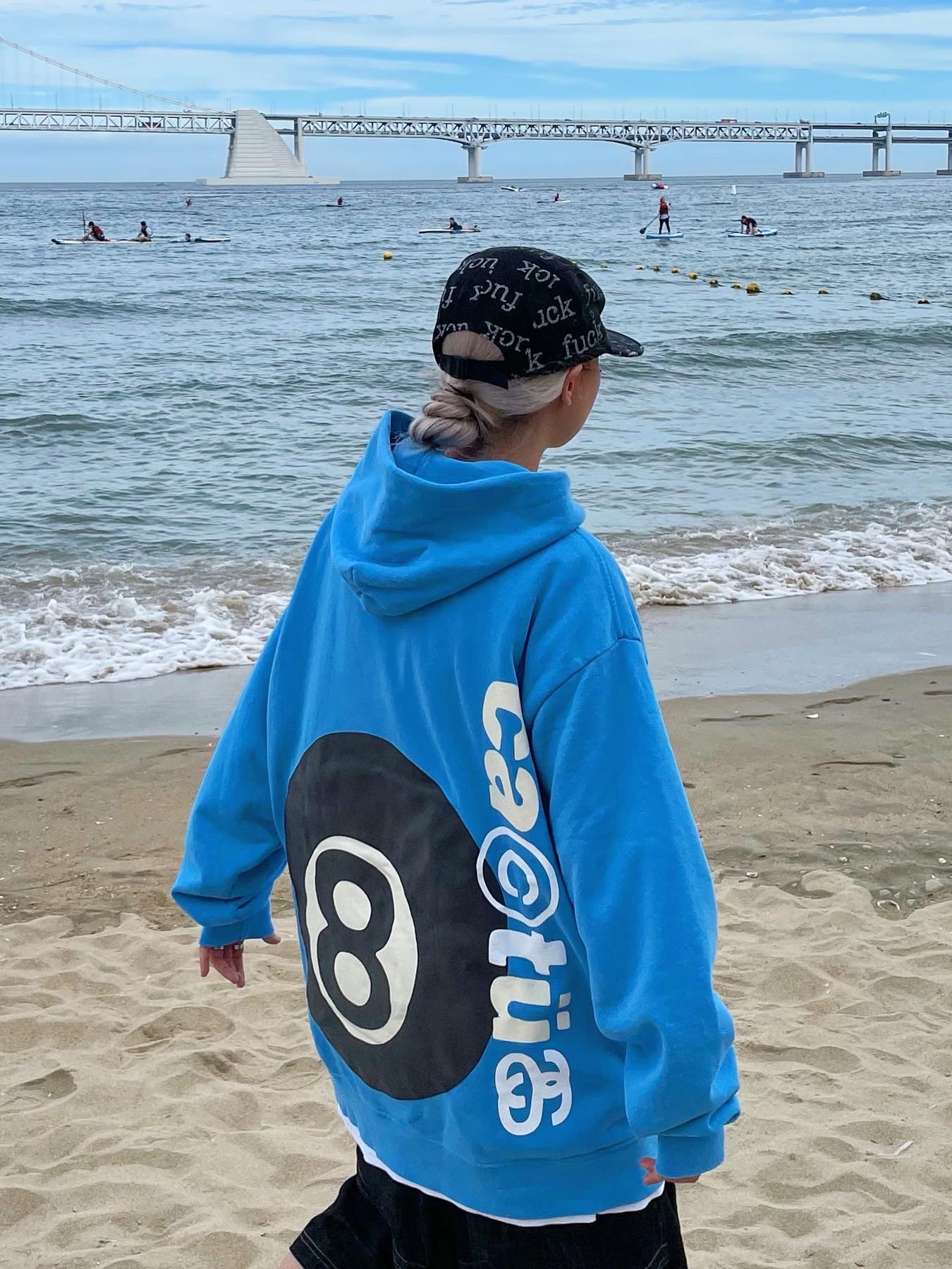 Stussy x Cactus Plant Flea Market 8 Ball Pigment Dyed Hoodie Blue, Nike x Sacai Blazer Mid White Black Legend Blue 착용 스타일 - 3