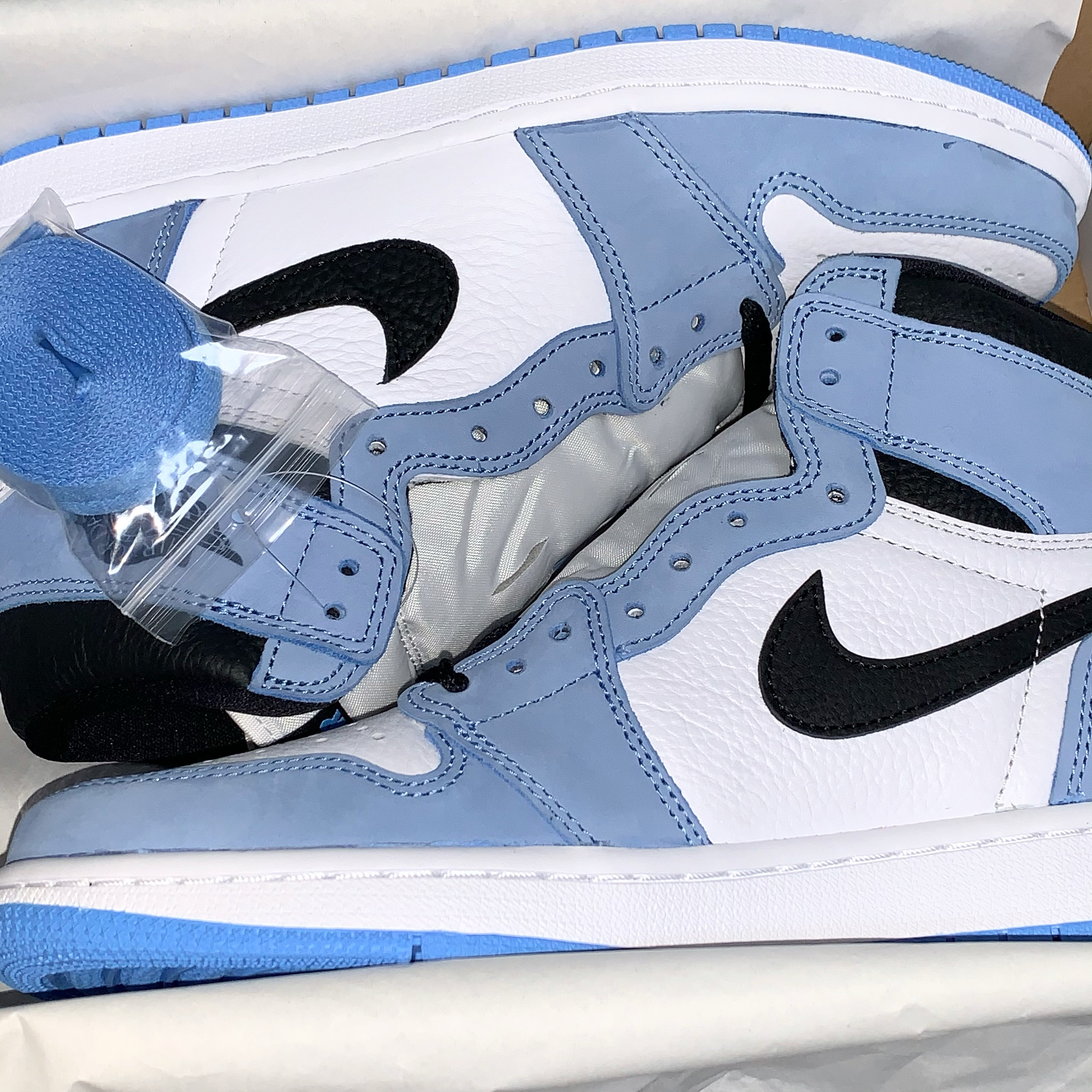 Jordan 1 Retro High OG University Blue 착용 스타일