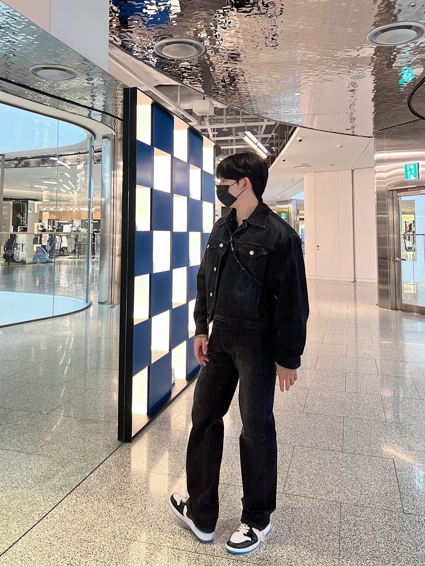 Ader Error Small Shopper Bag Noir, Jordan 1 Retro Low OG Black and Dark Powder Blue 착용 스타일 - 3