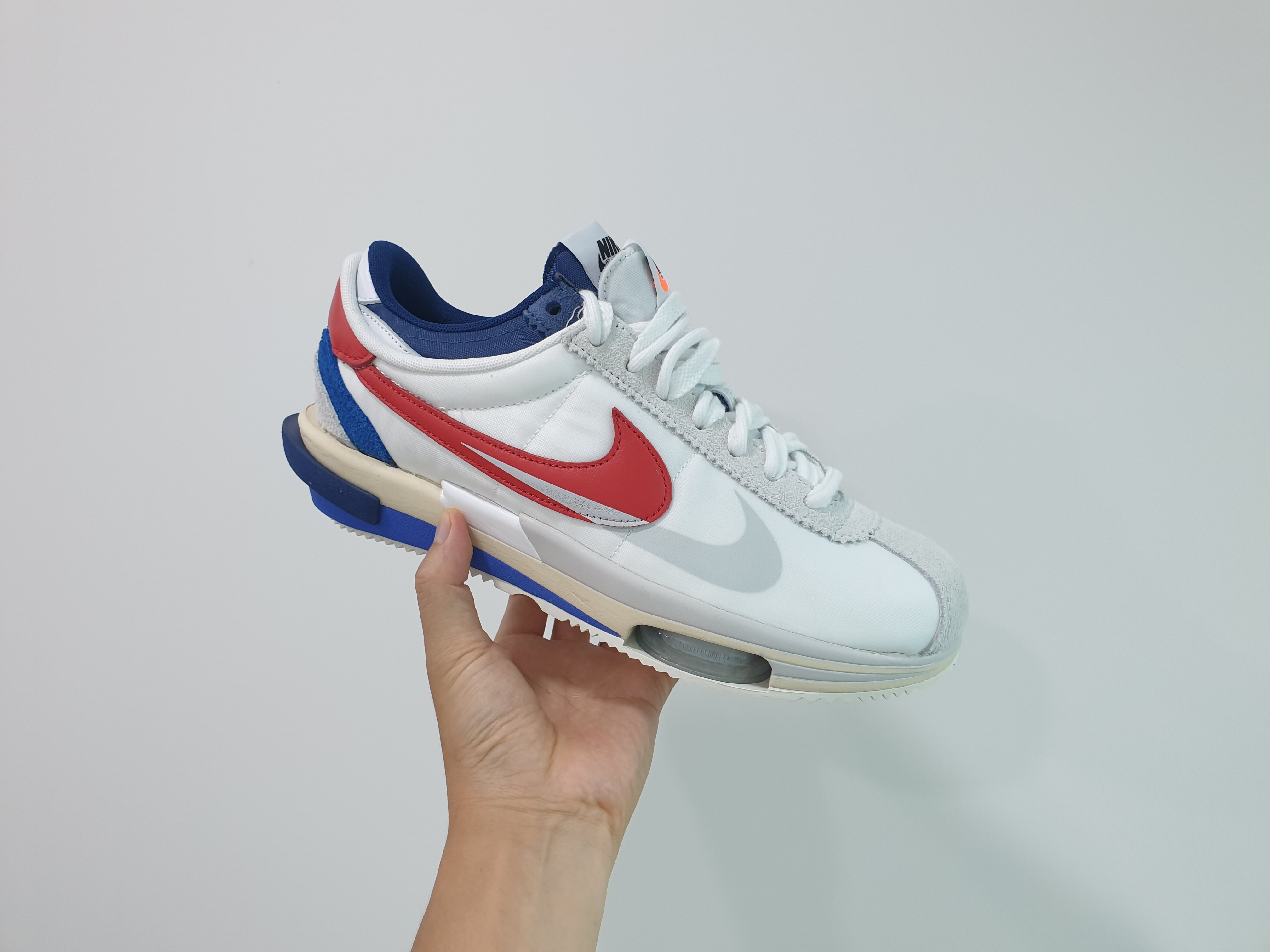 Nike x Sacai Zoom Cortez SP White and University Red 착용 스타일 - 1
