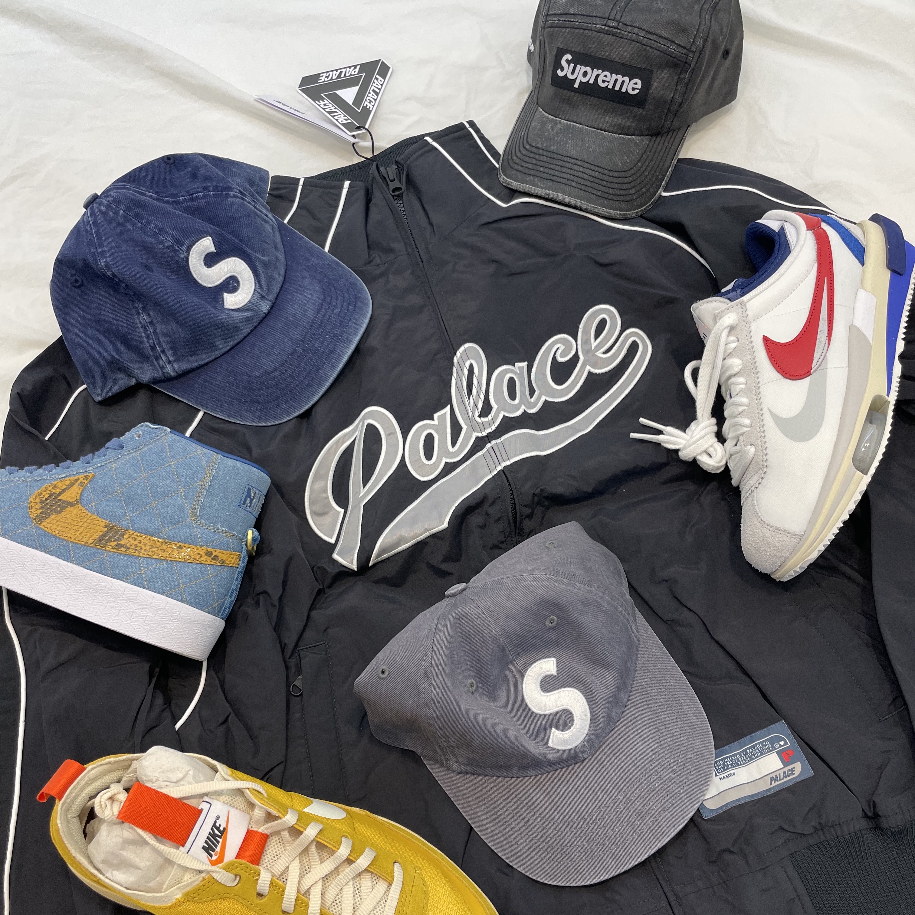 Palace Sport Mit Script Jacket Black - 22FW, Supreme Pigment Print S Logo 6-Panel Indigo - 22FW 착용 스타일
