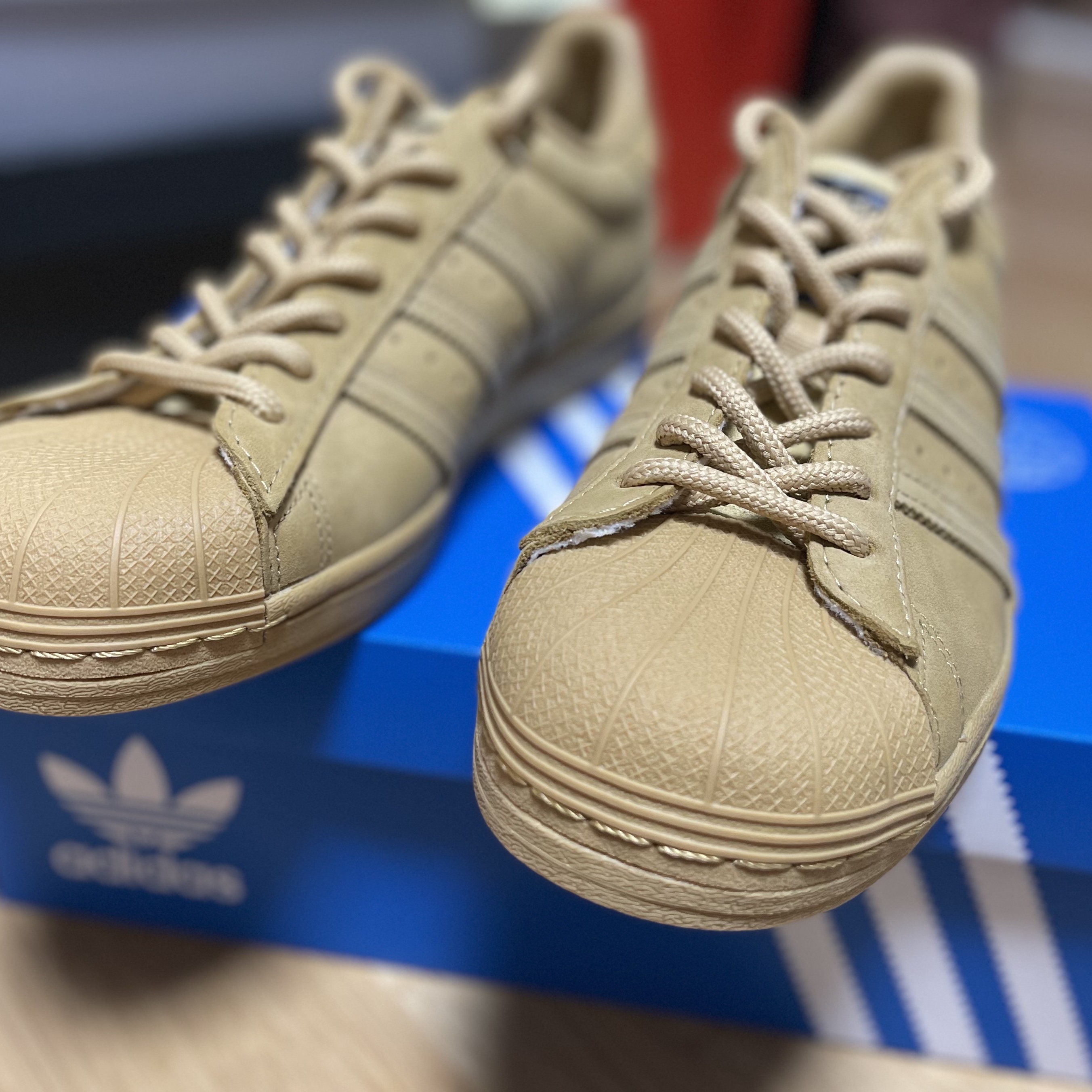 Adidas Superstar Golden Beige 착용 스타일 - 2