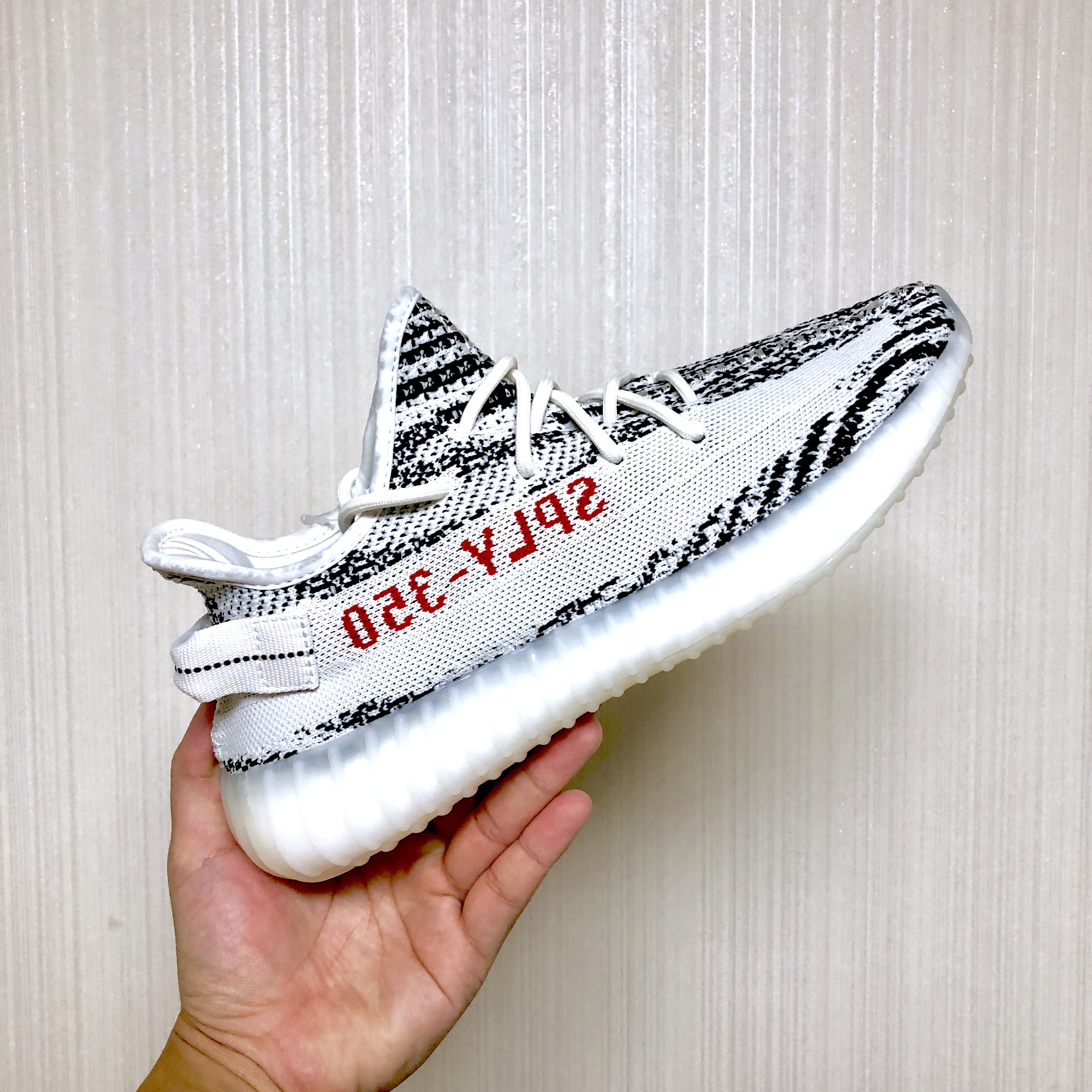 Adidas Yeezy Boost 350 V2 Zebra 2017/2019/2020 착용 스타일