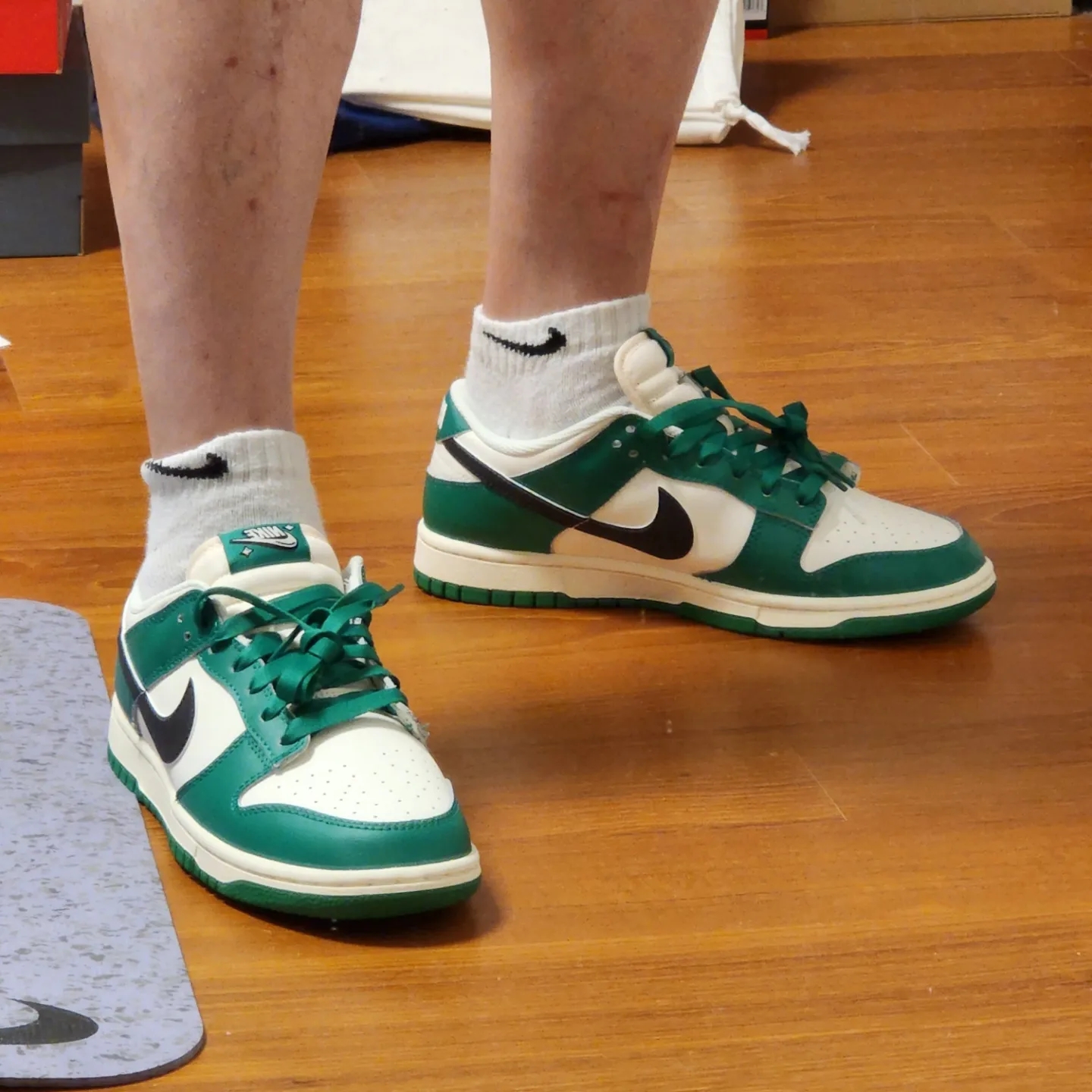 Nike x Drake Nocta Golf Crewneck Top Green - US/EU, Nike x Drake Nocta NRG Legacy 91 Cap Black 착용 스타일 - 3