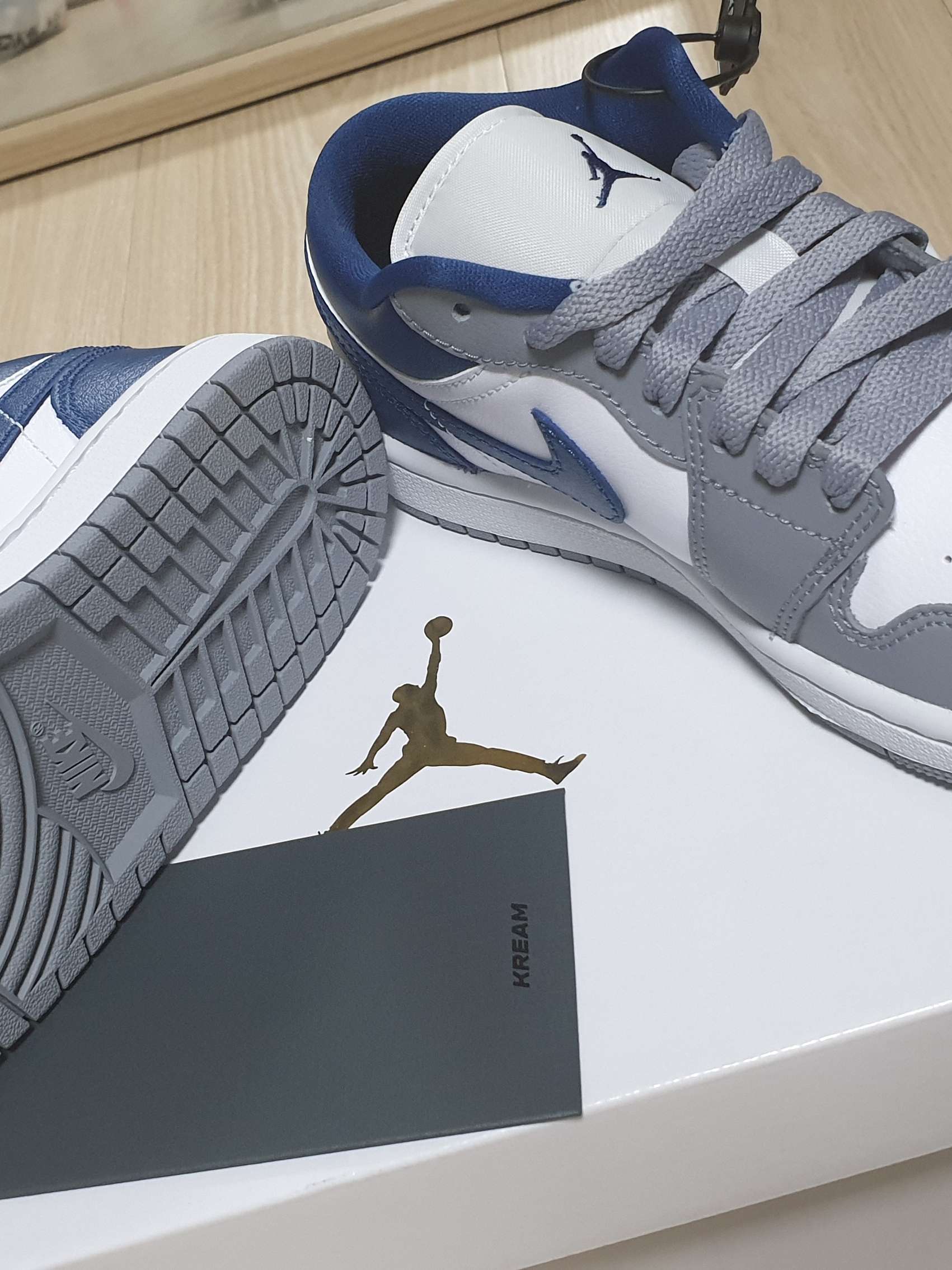 (W) Jordan 1 Low White Grey Blue 착용 스타일 - 4