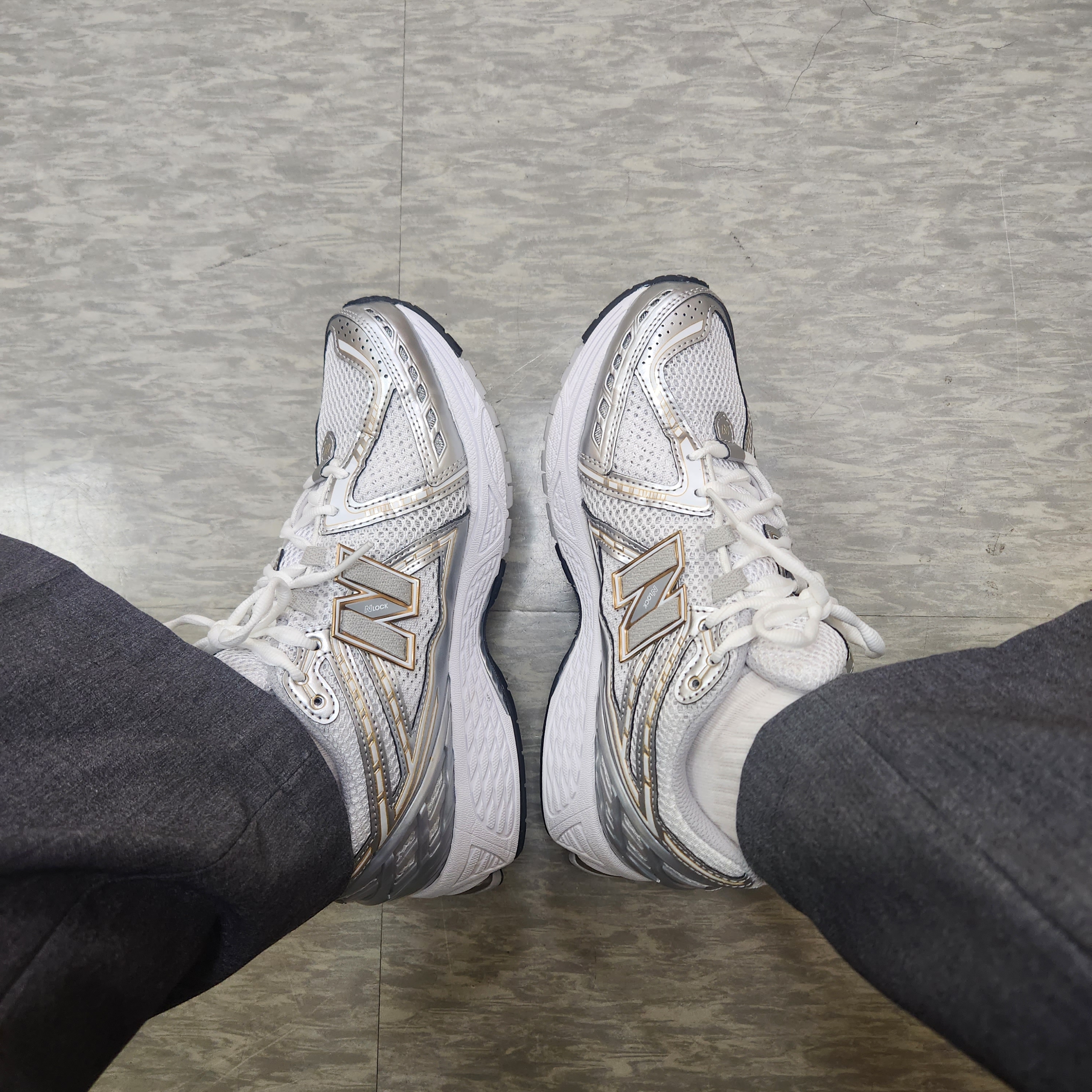 New Balance 1906R White Metallic Silver 착용 스타일