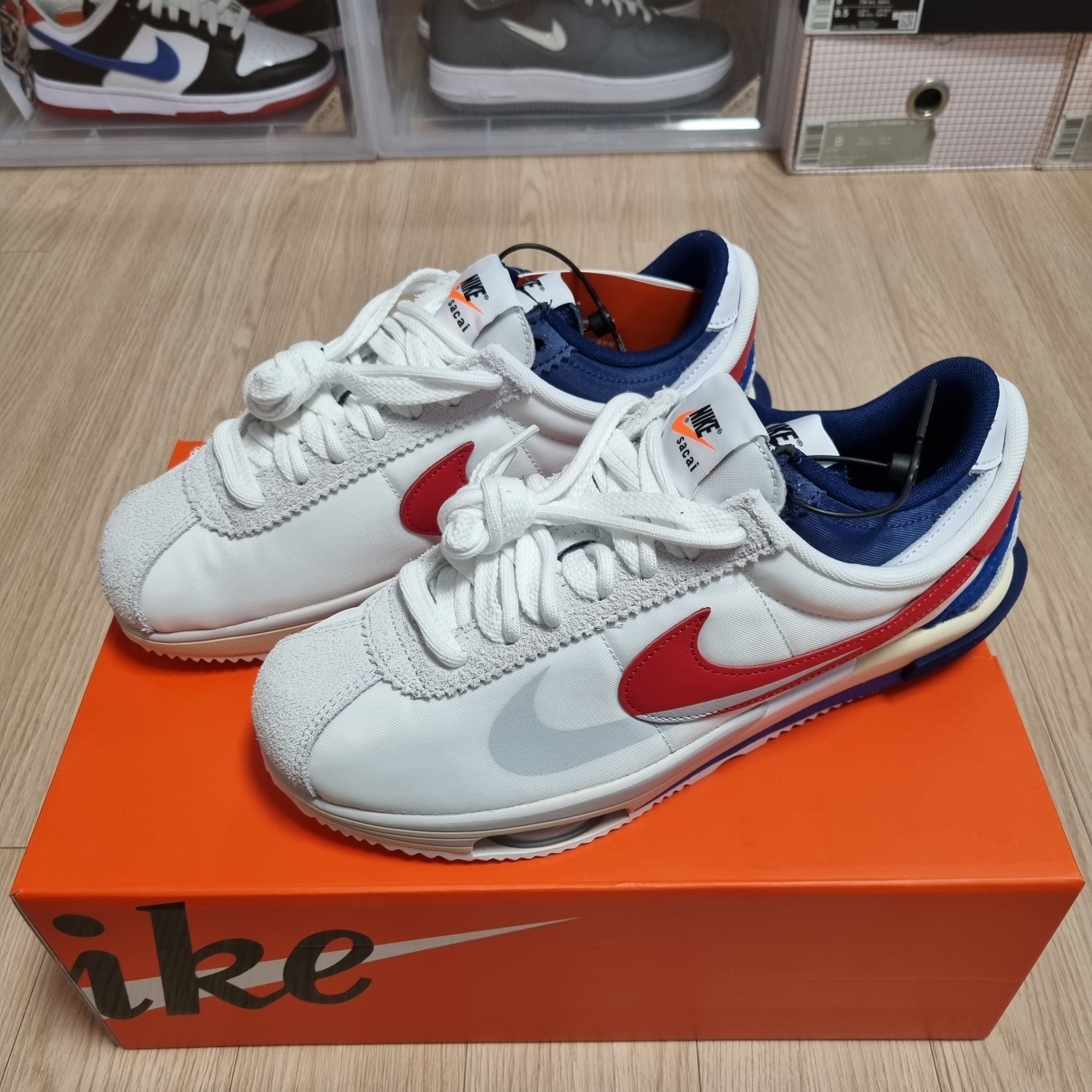 Nike x Sacai Zoom Cortez SP White and University Red 착용 스타일