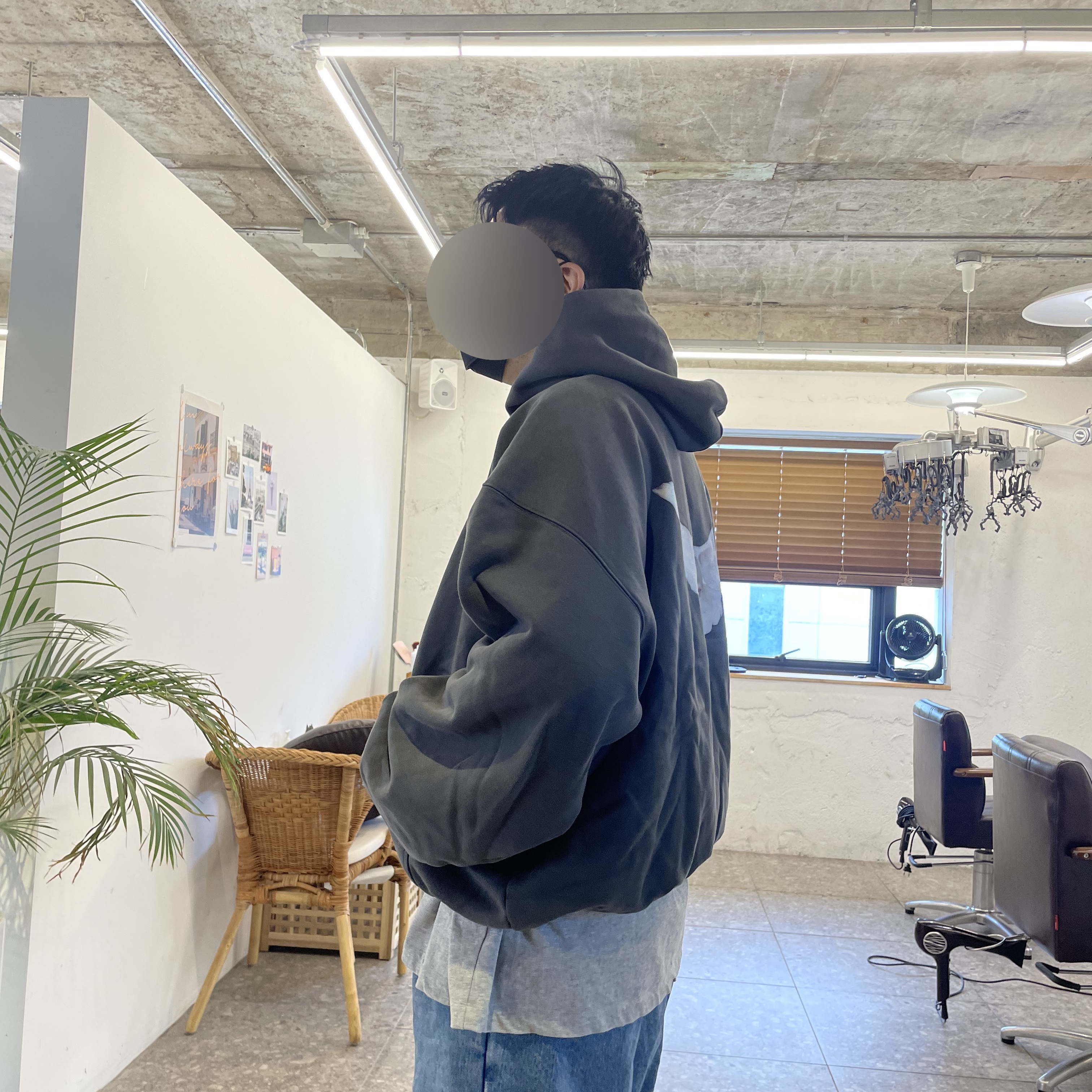 Yeezy Gap Engineered By Balenciaga Dove Hoodie Black 착용 스타일 - 2