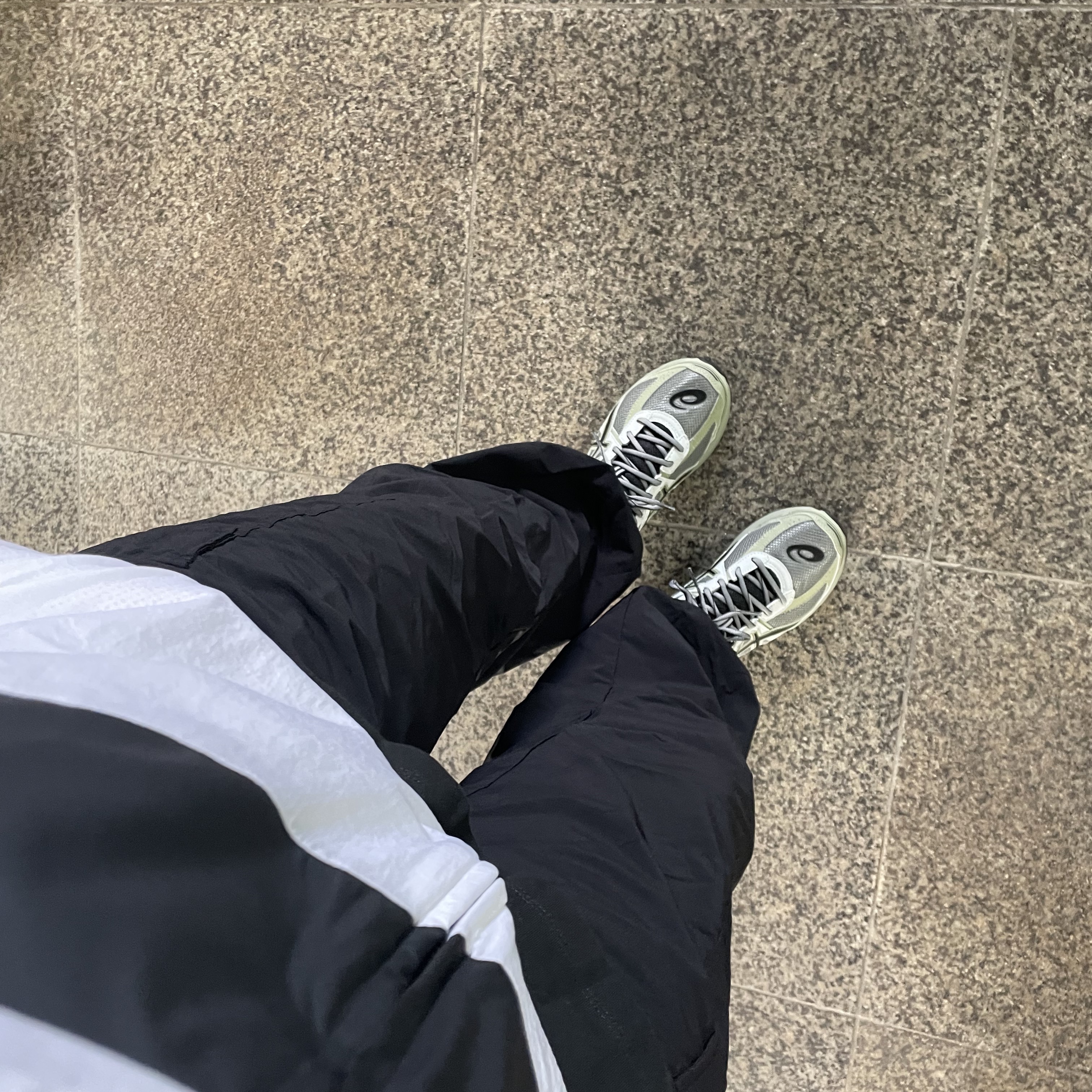 Asics Jog 100 S Sheet Rock - 2E Wide 착용 스타일
