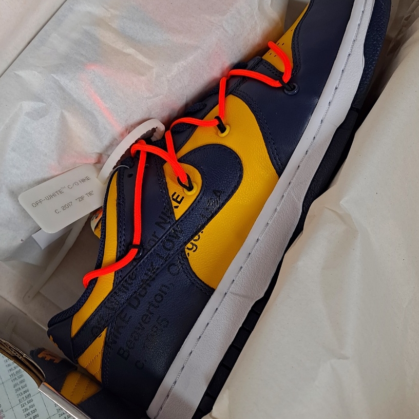 Nike x Off-White Dunk Low University Gold Midnight Navy 착용 스타일