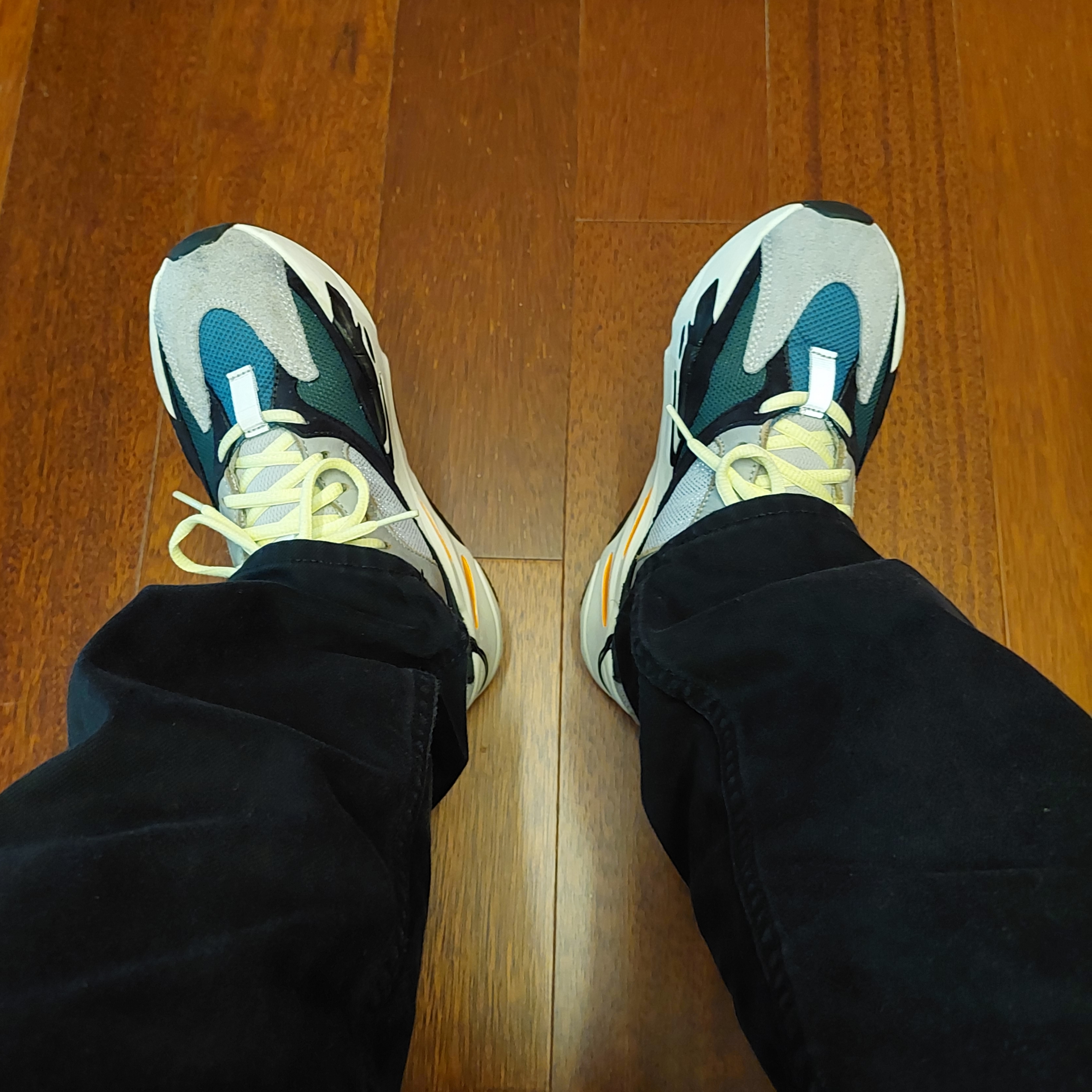 Adidas Yeezy Boost 700 Wave Runner Solid Grey 2021/2022 착용 스타일 - 2