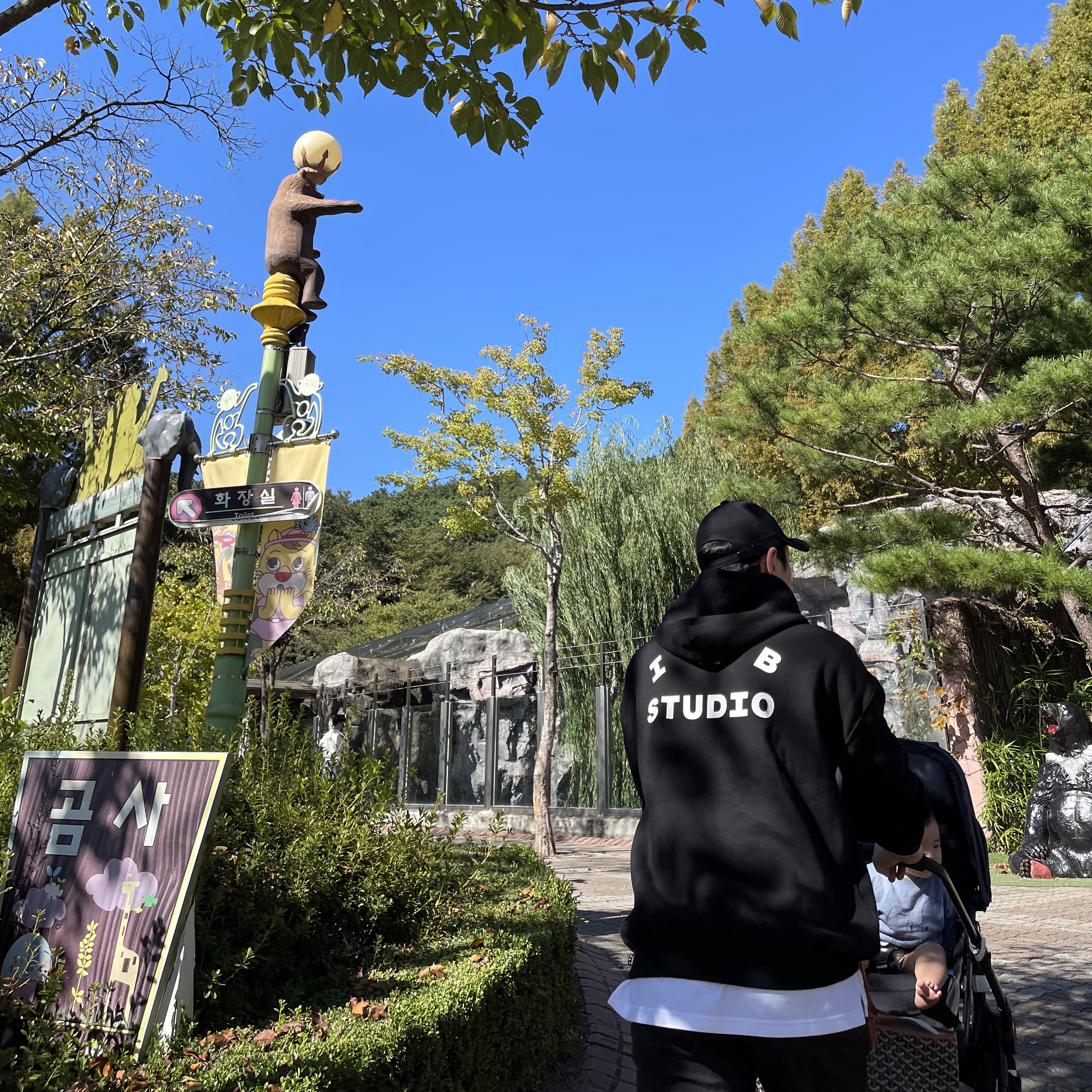 IAB Studio Hoodie Black White, Nike x Sacai VaporWaffle Dark Iris 착용 스타일 - 1