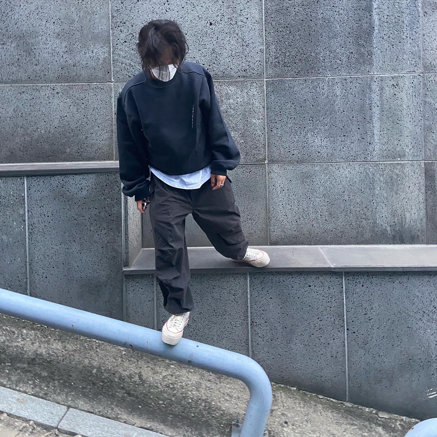 Stussy Nyco Over Trousers Washed Black 착용 스타일 - 4