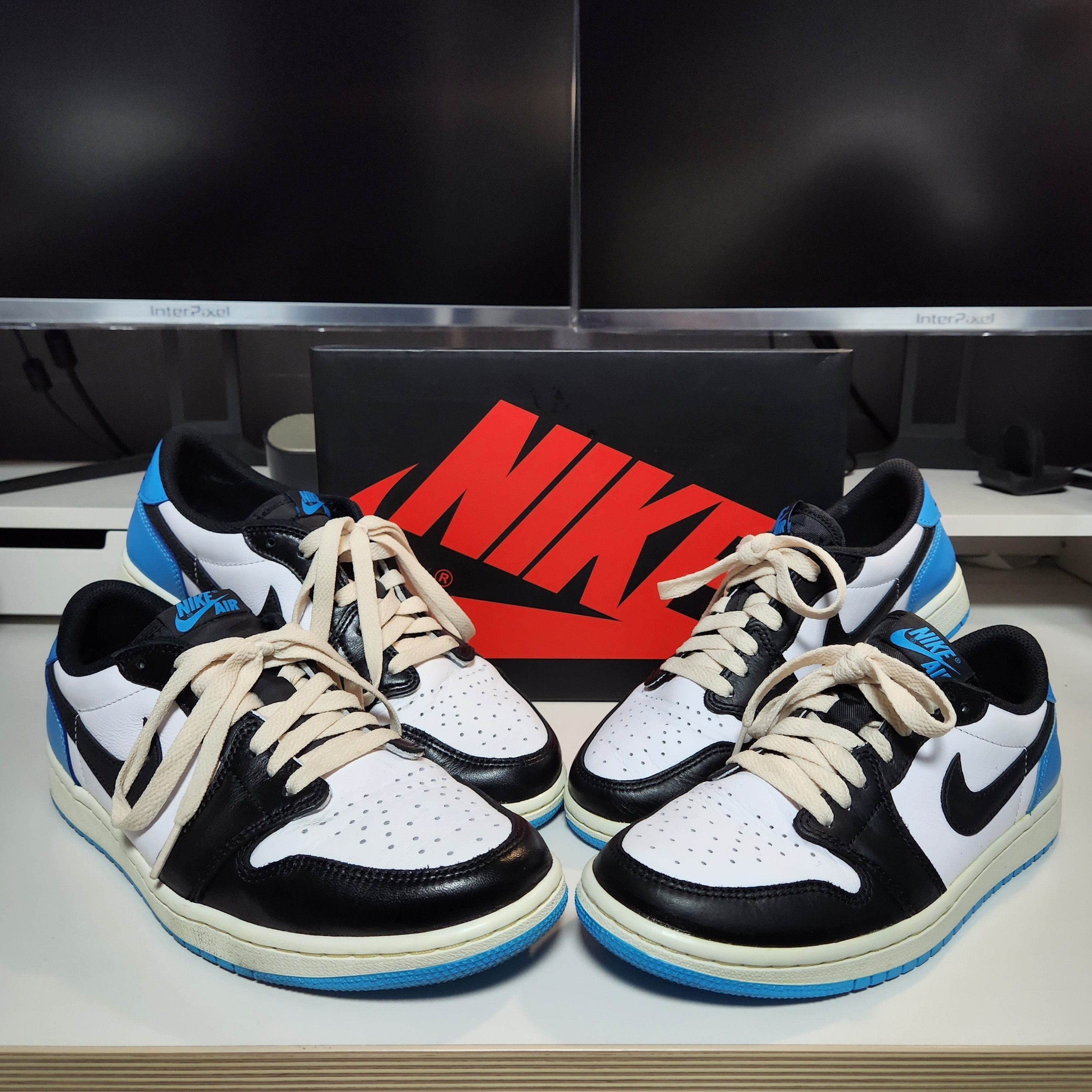 Jordan 1 Retro Low OG Black and Dark Powder Blue, (W) Jordan 1 Retro Low OG Black and Dark Powder Blue 착용 스타일 - 1