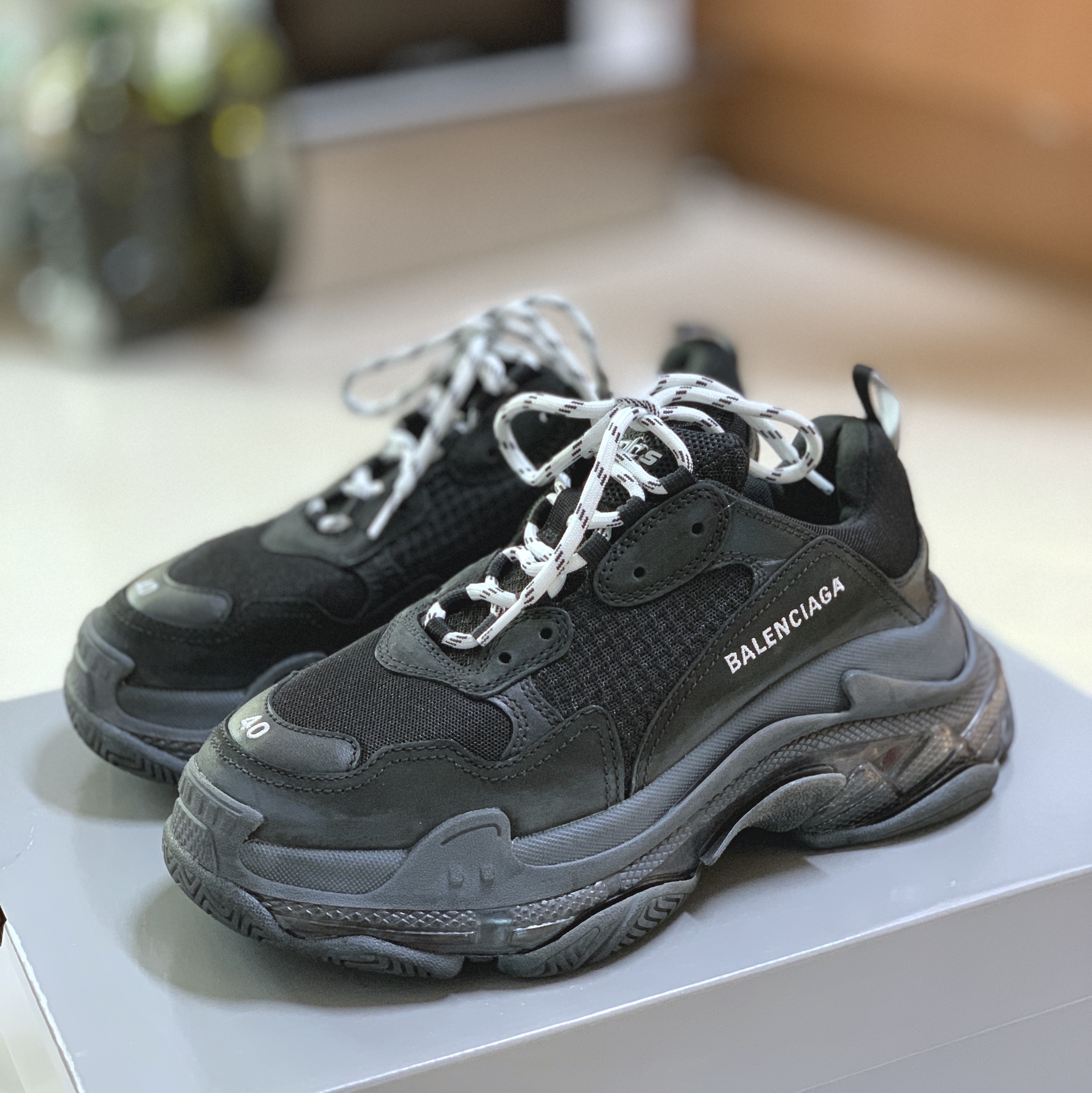 Balenciaga Triple S Trainer Triple Black 착용 스타일 - 2