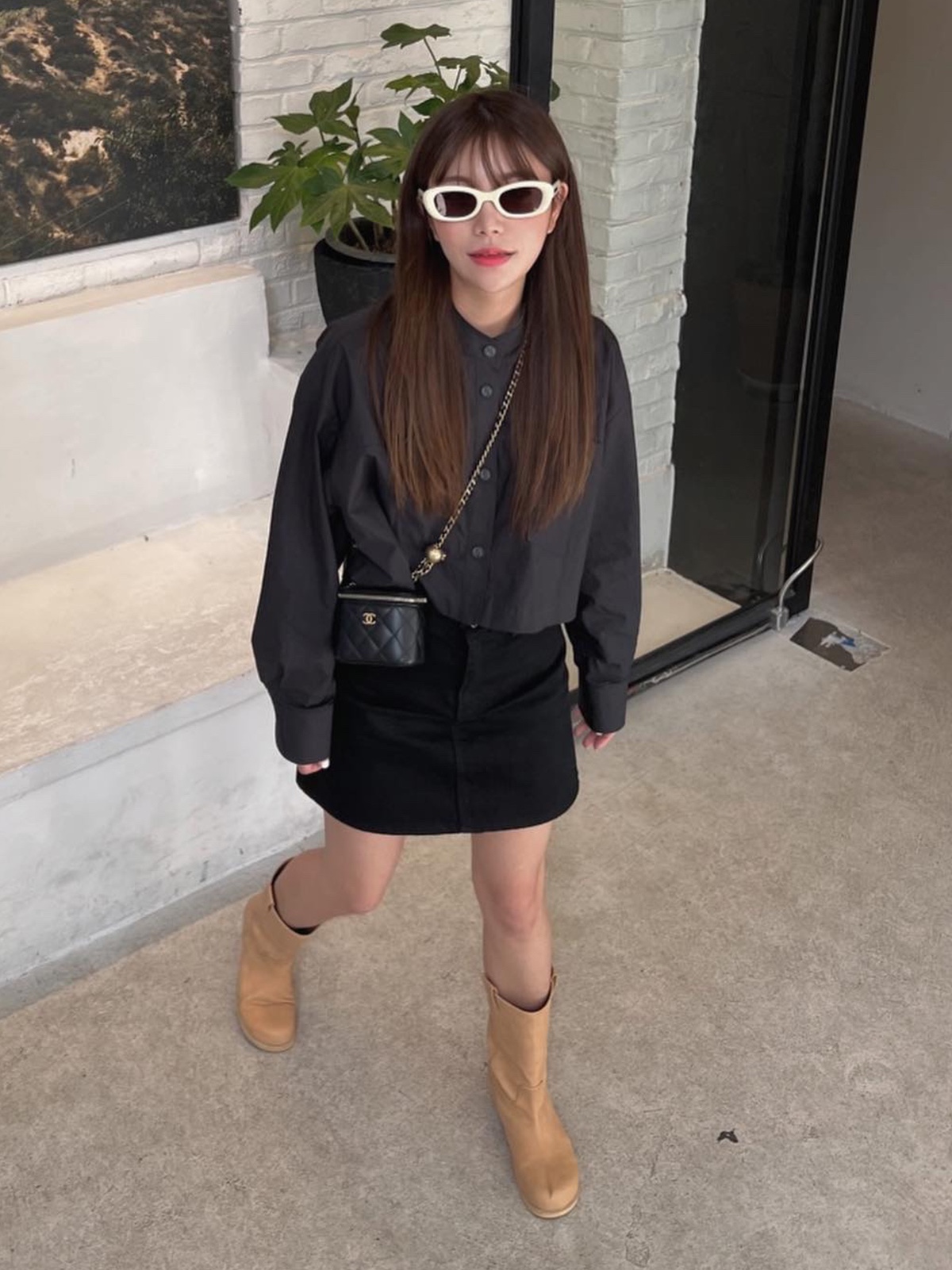 Chanel Small Vanity With Chain Lambskin & Gold Black 착용 스타일