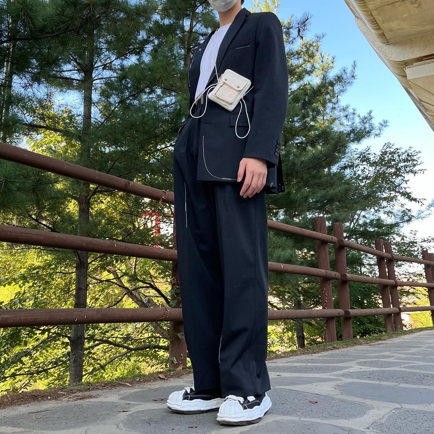 Maison Mihara Yasuhiro Blakey OG Sole Canvas Low-top Sneakers Black, Zara x Ader Error Oversized Blazer Black 착용 스타일 - 1