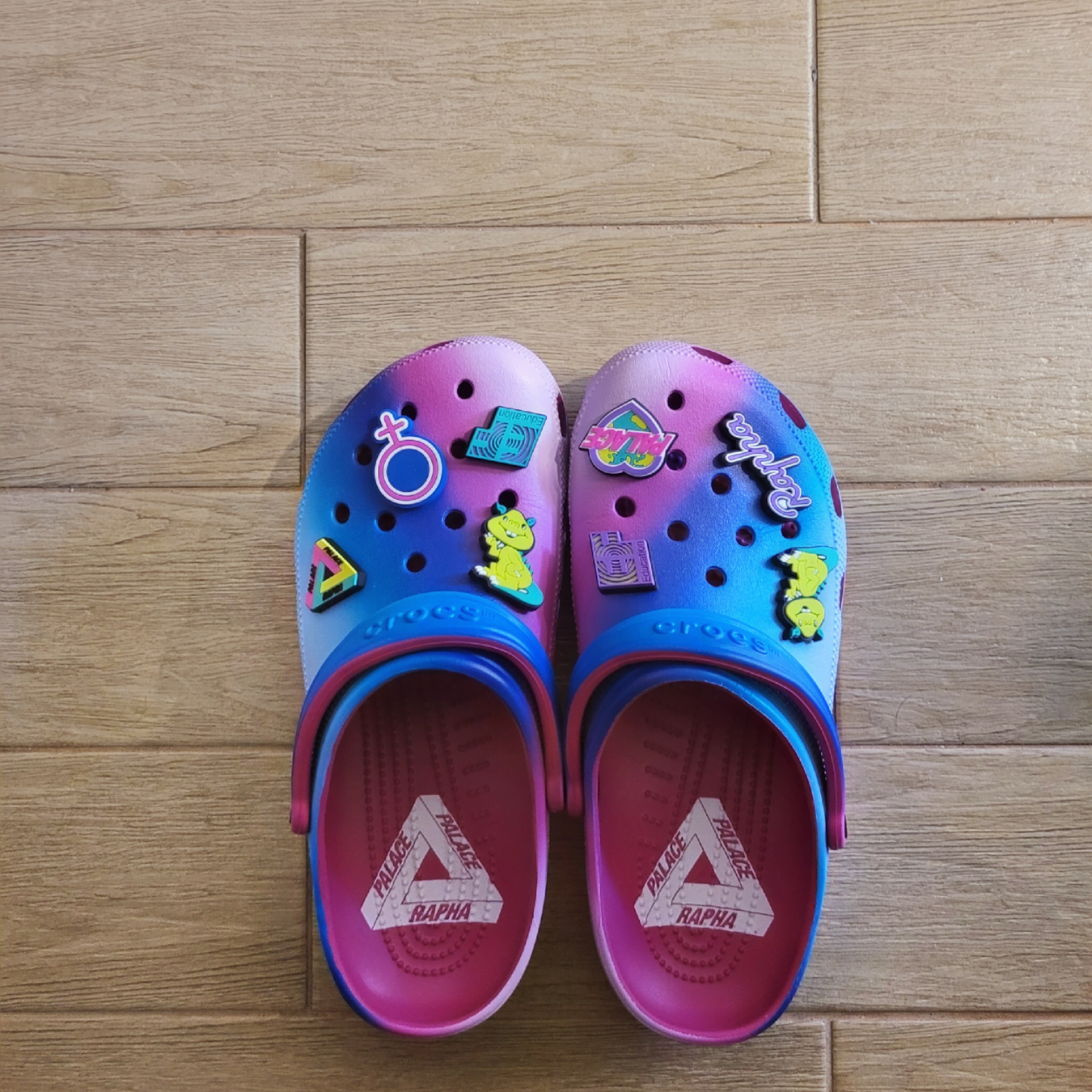 Crocs x Palace x Rapha EF Education First Crocs Multi 착용 스타일