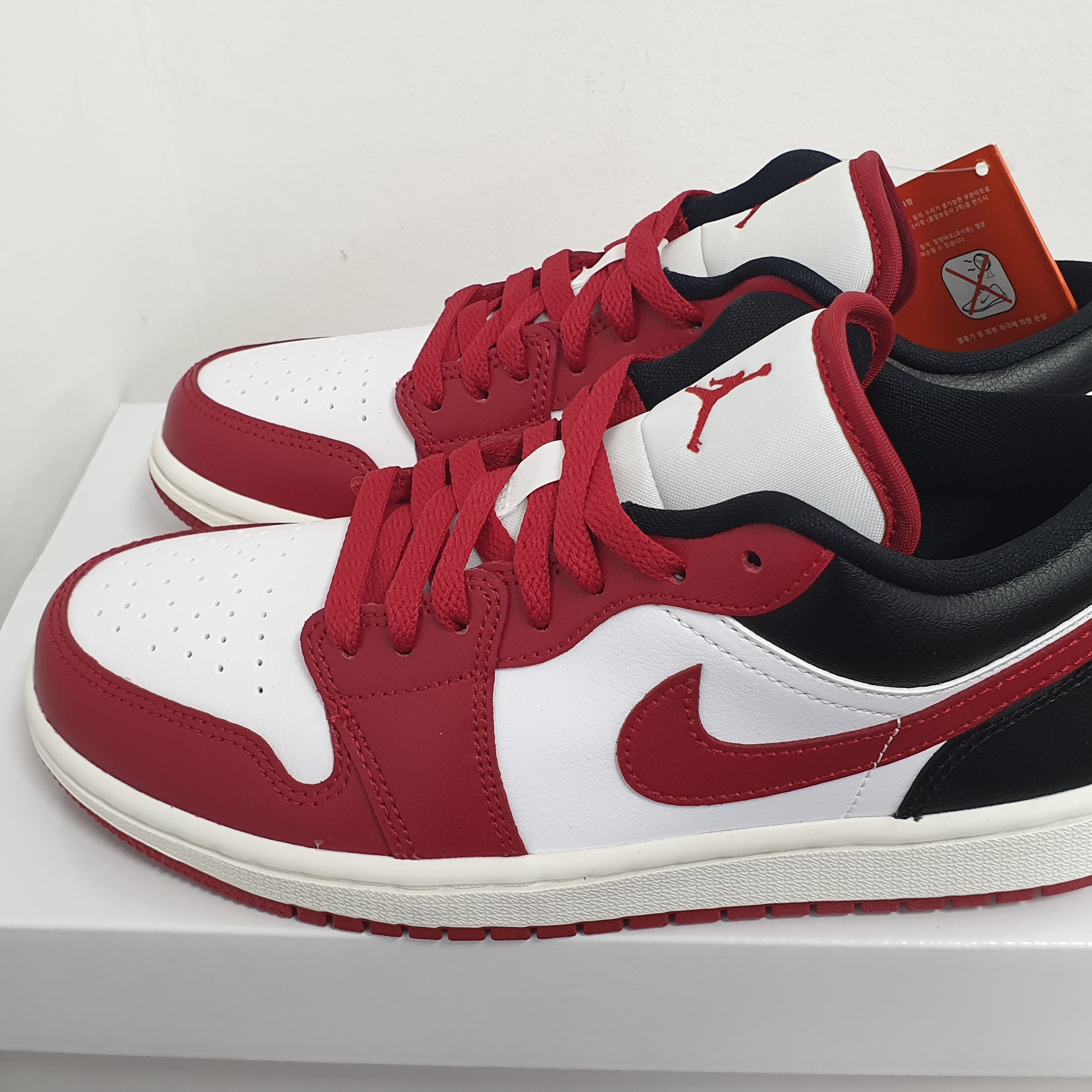 (W) Jordan 1 Low White Gym Red 착용 스타일 - 2