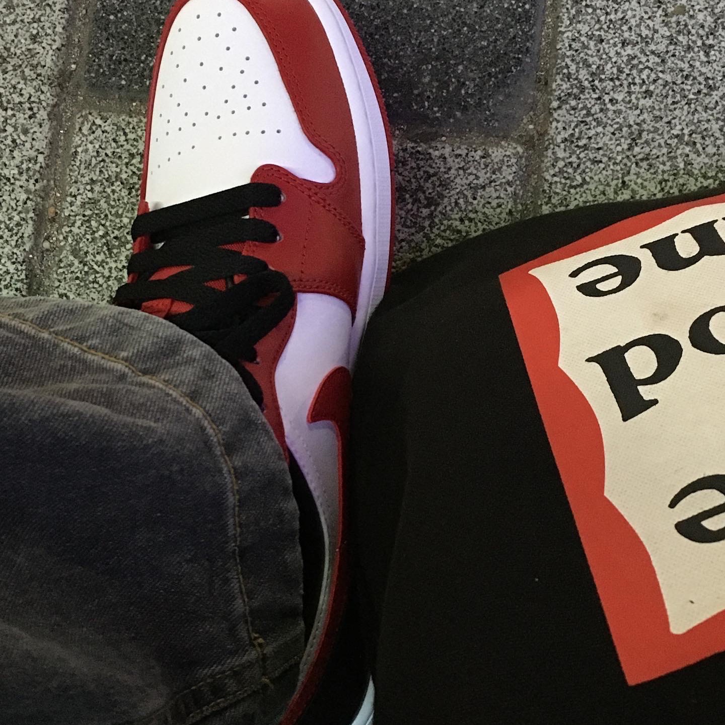 Jordan 1 Low White Gym Red Black 착용 스타일 - 1