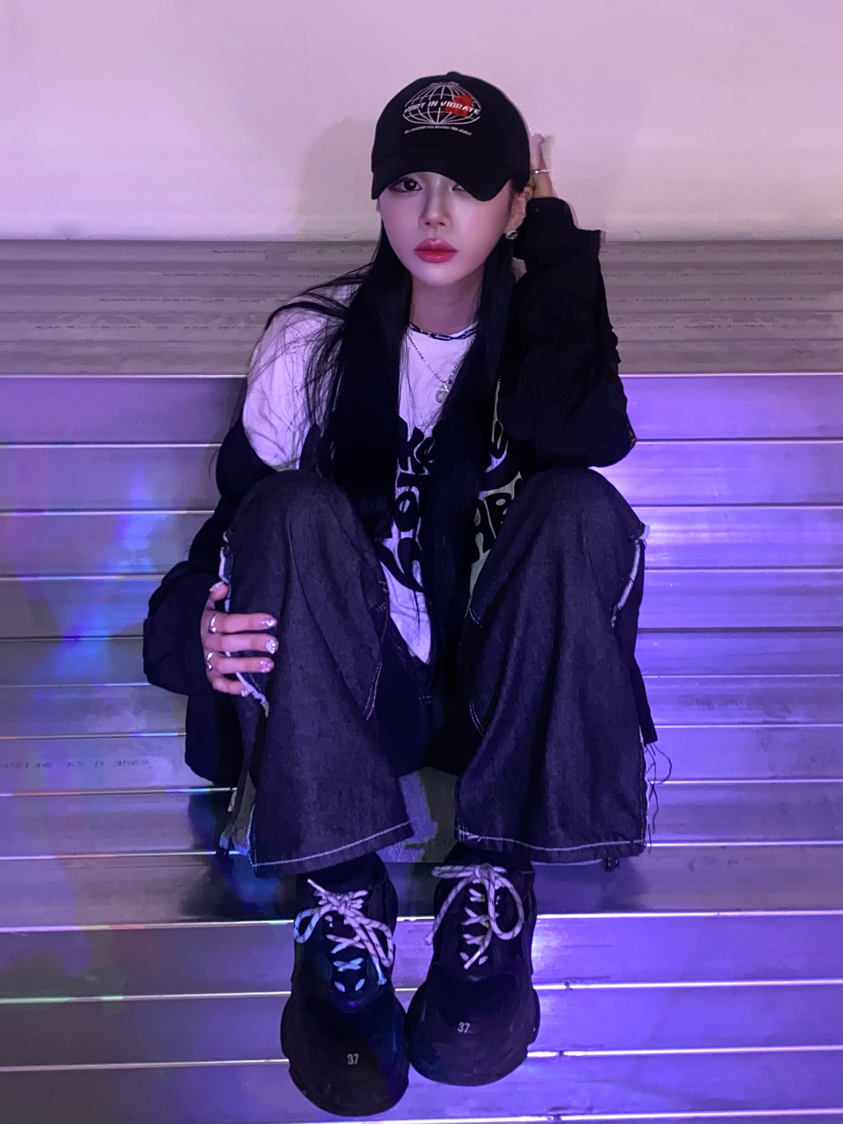 (W) Balenciaga Triple S Sneakers Black 2021, Stone Island 114WN T.CO+OLD Overshirt Black - 22SS 착용 스타일 - 1