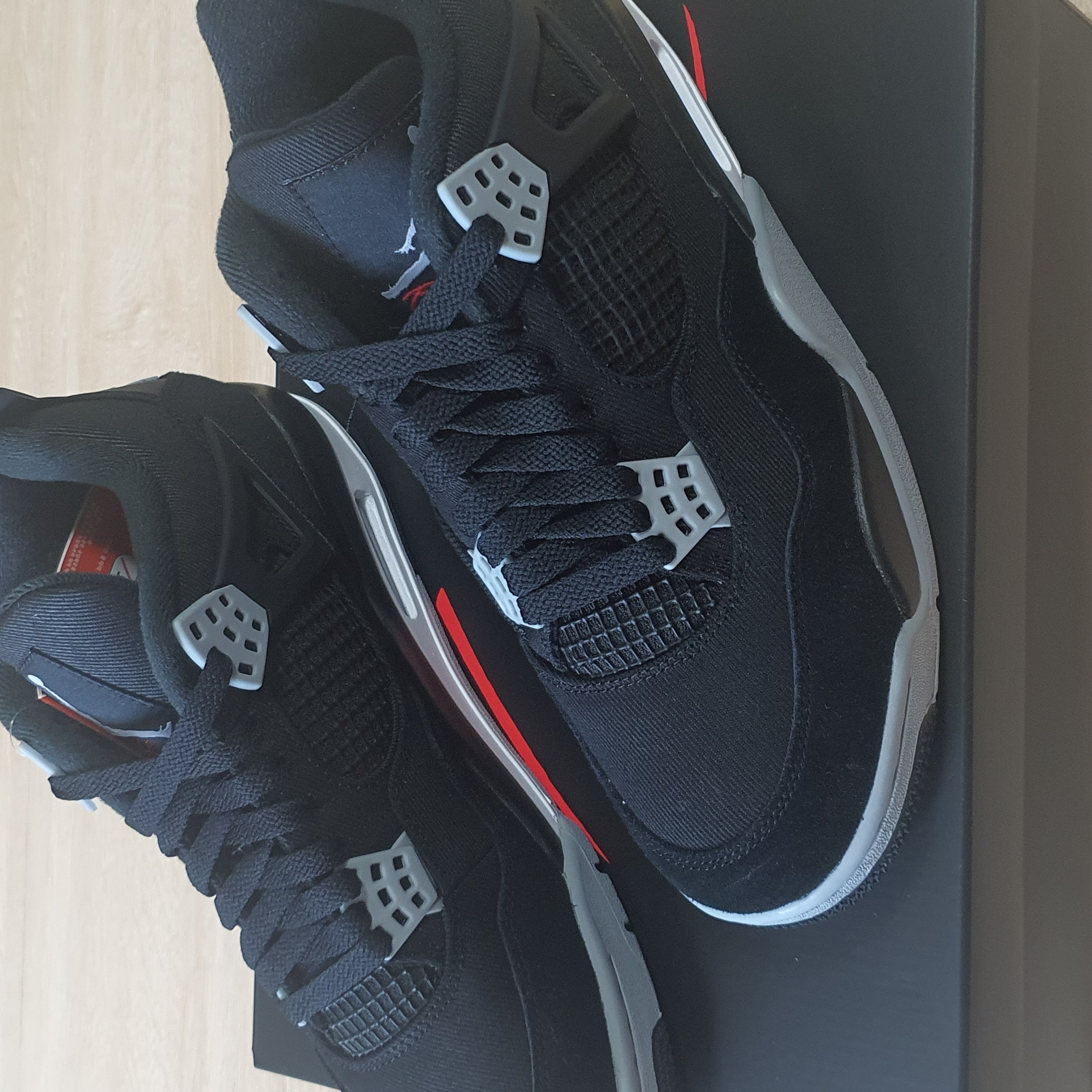 Jordan 4 Retro SE Black and Light Steel 착용 스타일 - 3