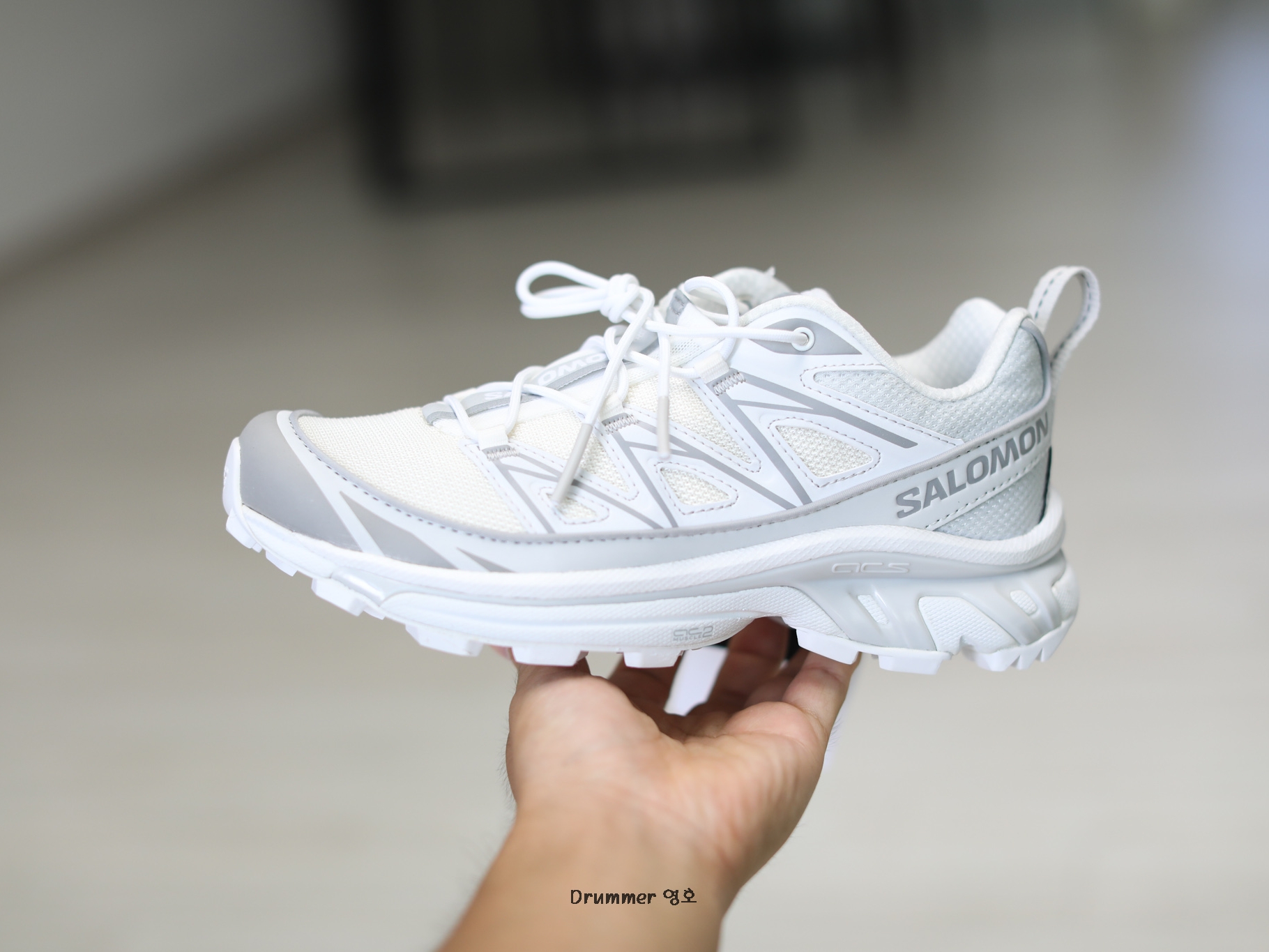 Salomon XT-6 Expanse Vanilla Ice White 착용 스타일 - 3