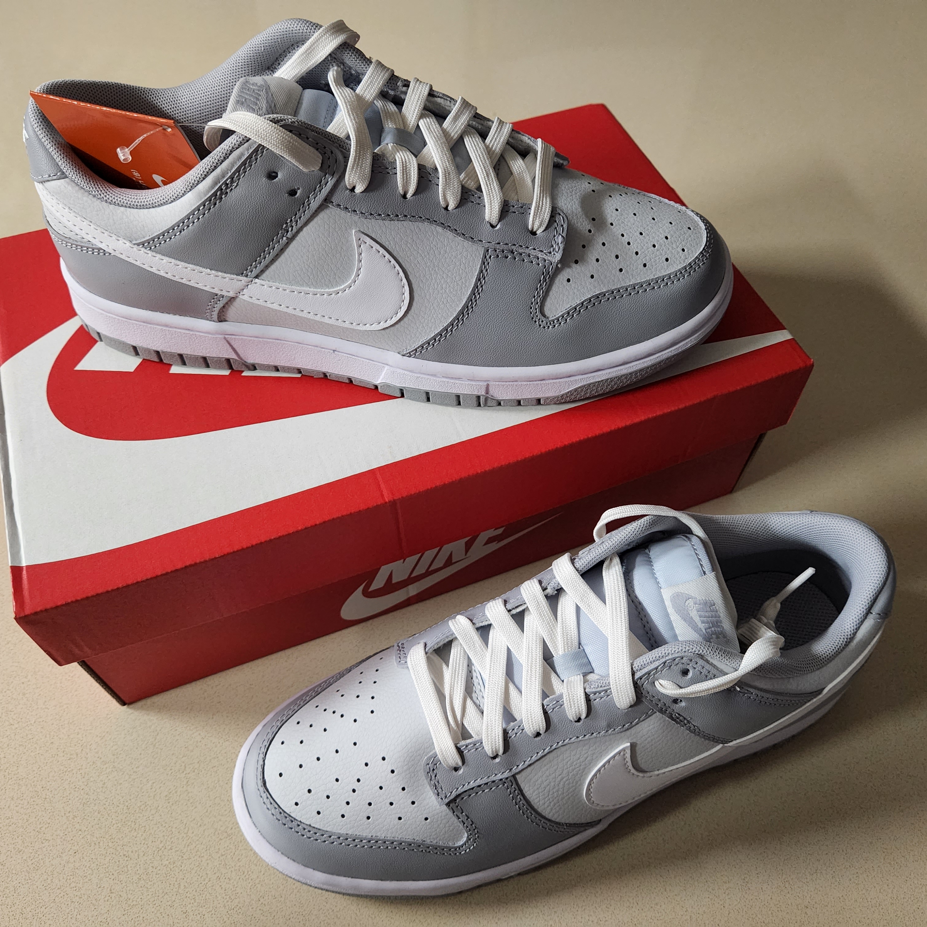 Nike Dunk Low Retro Wolf Grey 착용 스타일 - 2