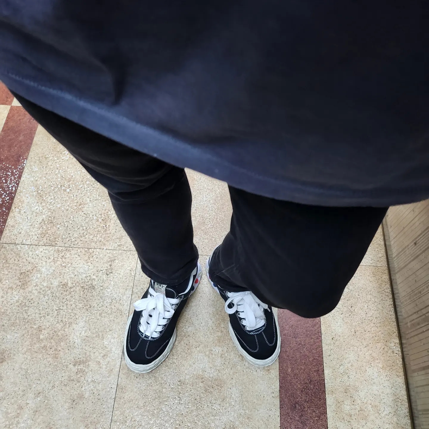 Maison Mihara Yasuhiro Herbie OG Sole Canvas Low-top Sneakers Black 착용 스타일 - 1