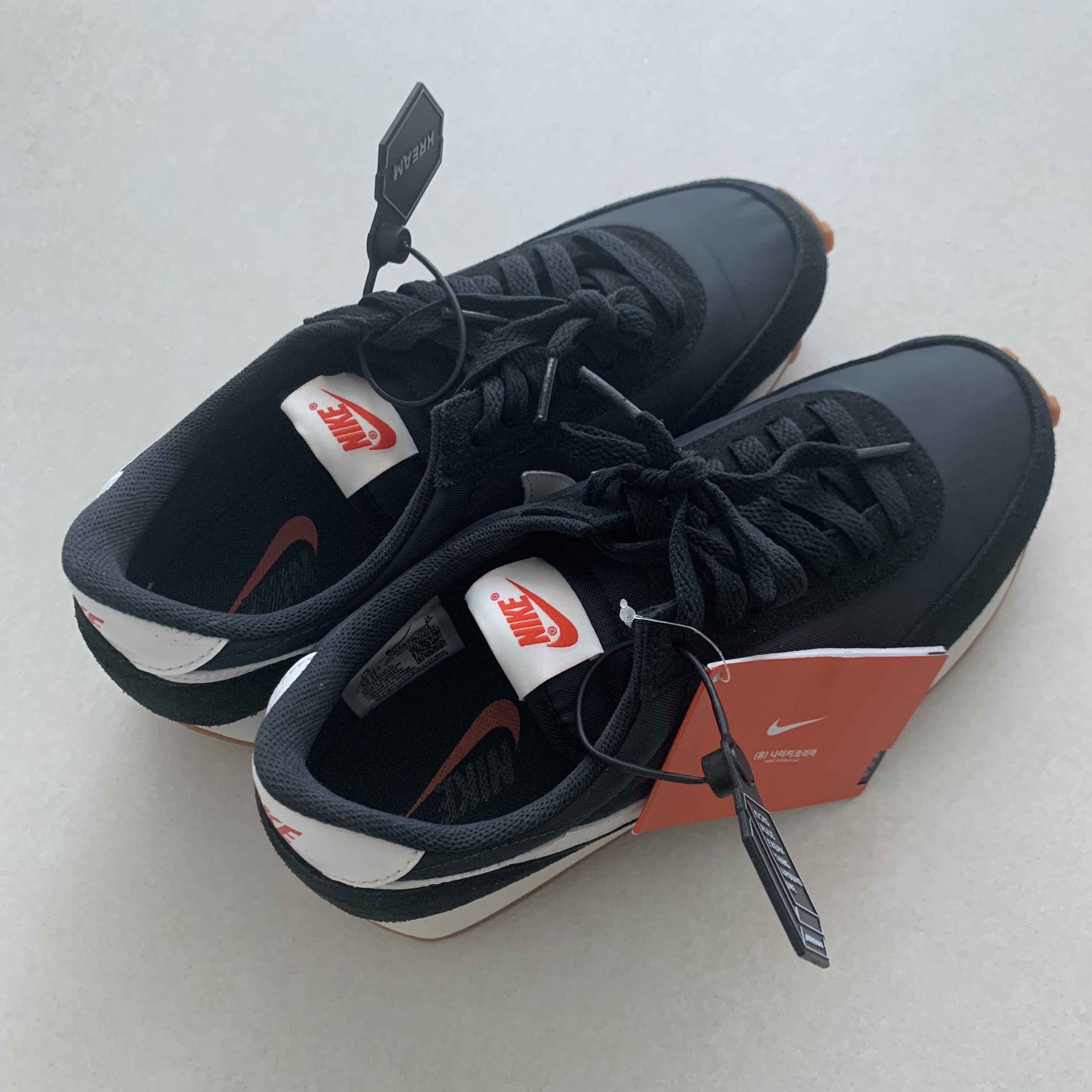 (W) Nike Daybreak Black White 착용 스타일 - 1