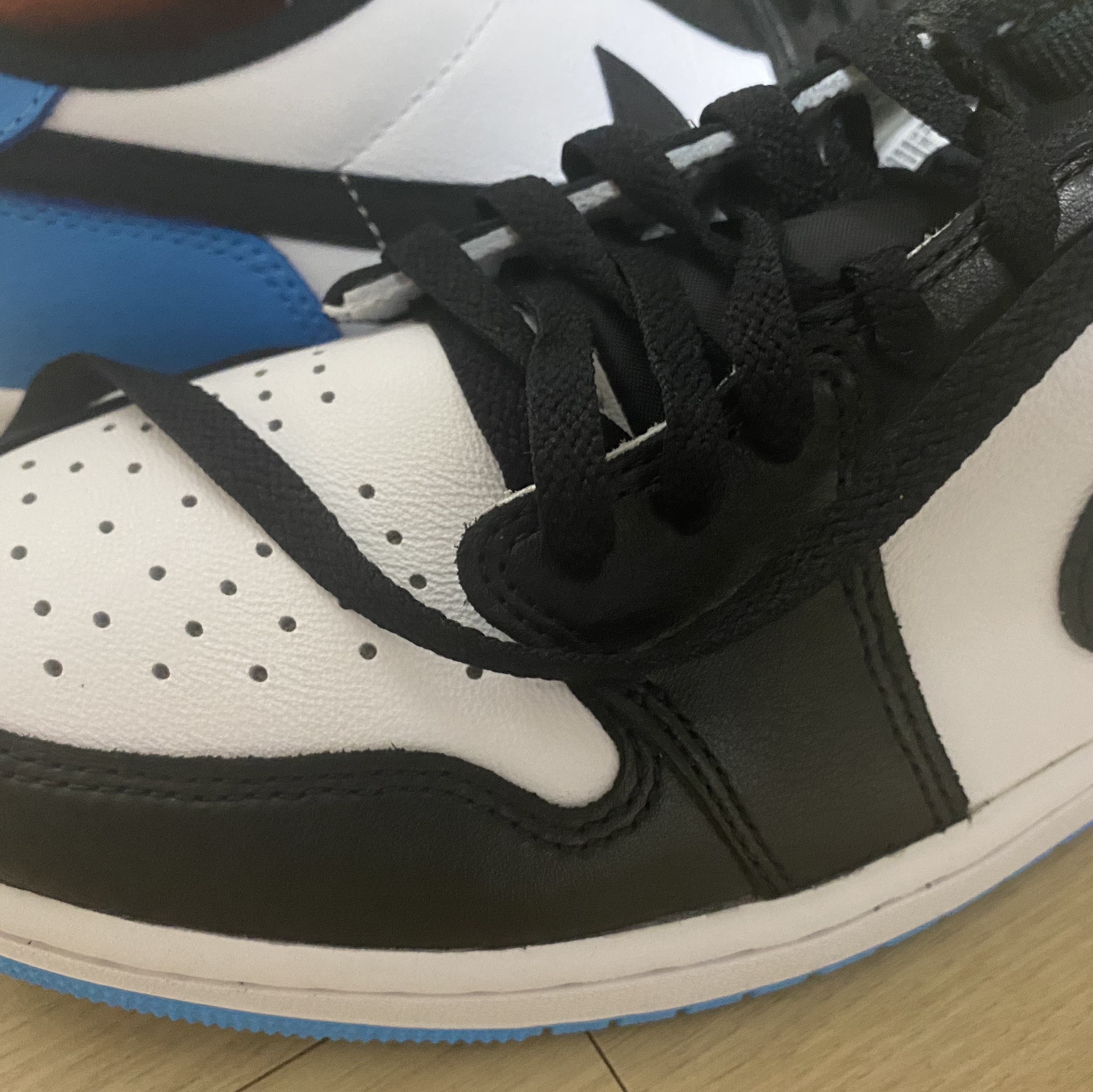Jordan 1 Retro Low OG Black and Dark Powder Blue 착용 스타일