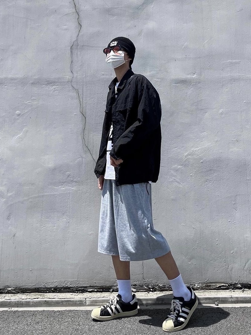 Adidas Superstar Premium Black White 착용 스타일 - 4