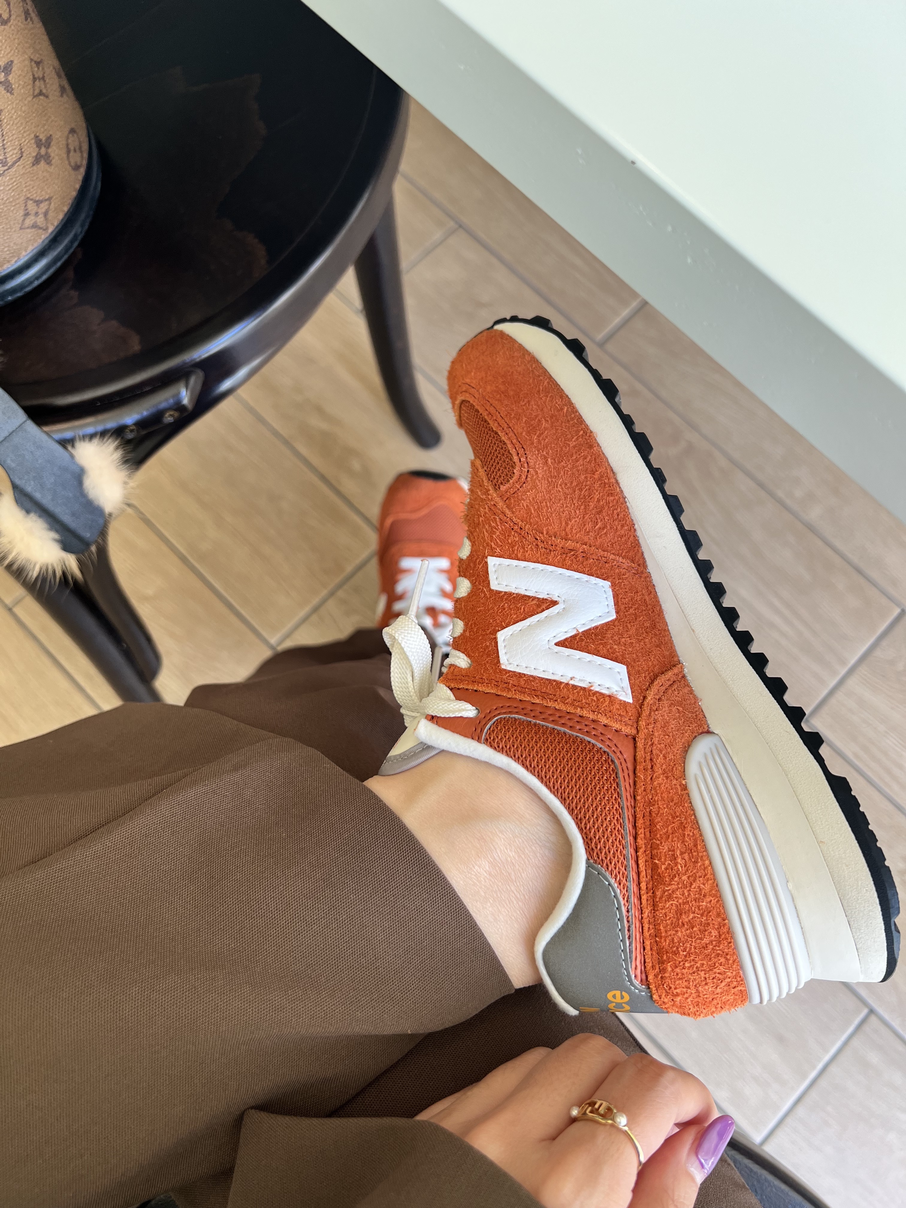 New Balance 574 Heritage Orange Burst White, Louis Vuitton Cannes Monogram and Monogram Reversed 착용 스타일 - 1
